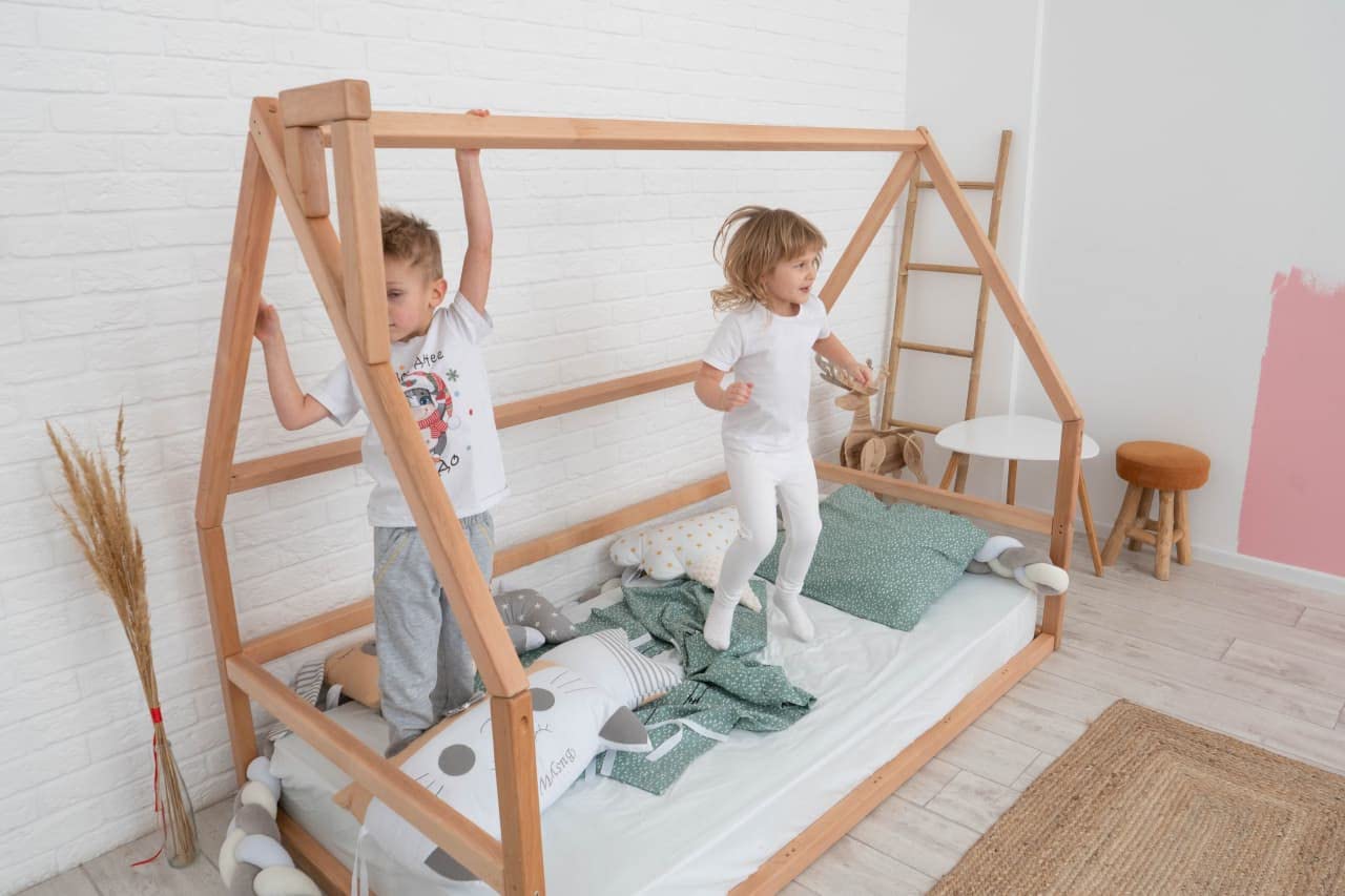 Busywood Toddler Floor Bed - Solid Wood House Frame for Kids Bedroom & Playhouse - Model 1 with Slats - Perfect for Montessori Bedrooms & Playtime