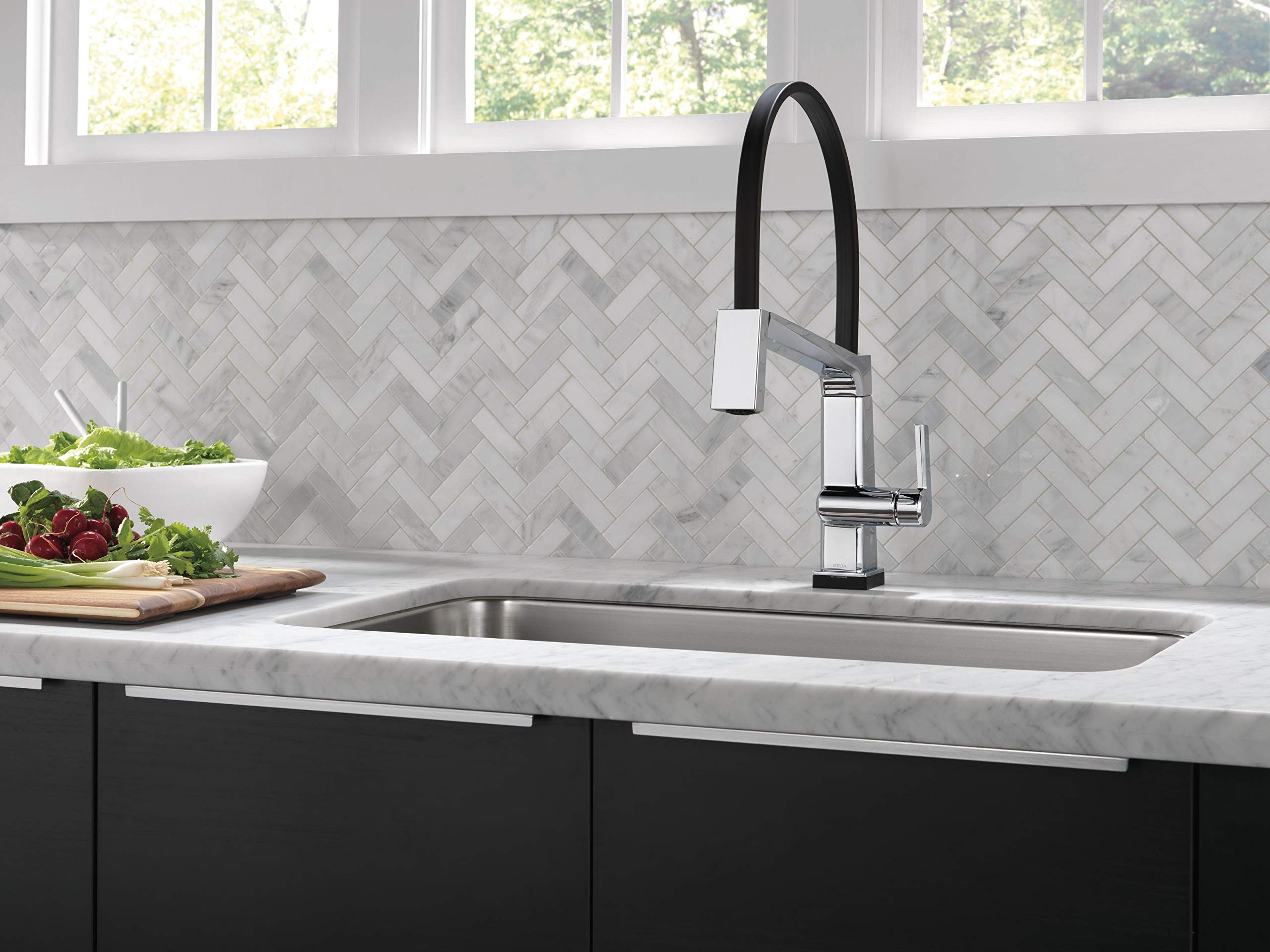 Delta 9693T-DST Chrome Touch2O Kitchen Faucet with Pull Down Sprayer - Modern Pivotal Touch Design for Easy Operation, Ideal for Busy Home Cooks and Professional Chefs