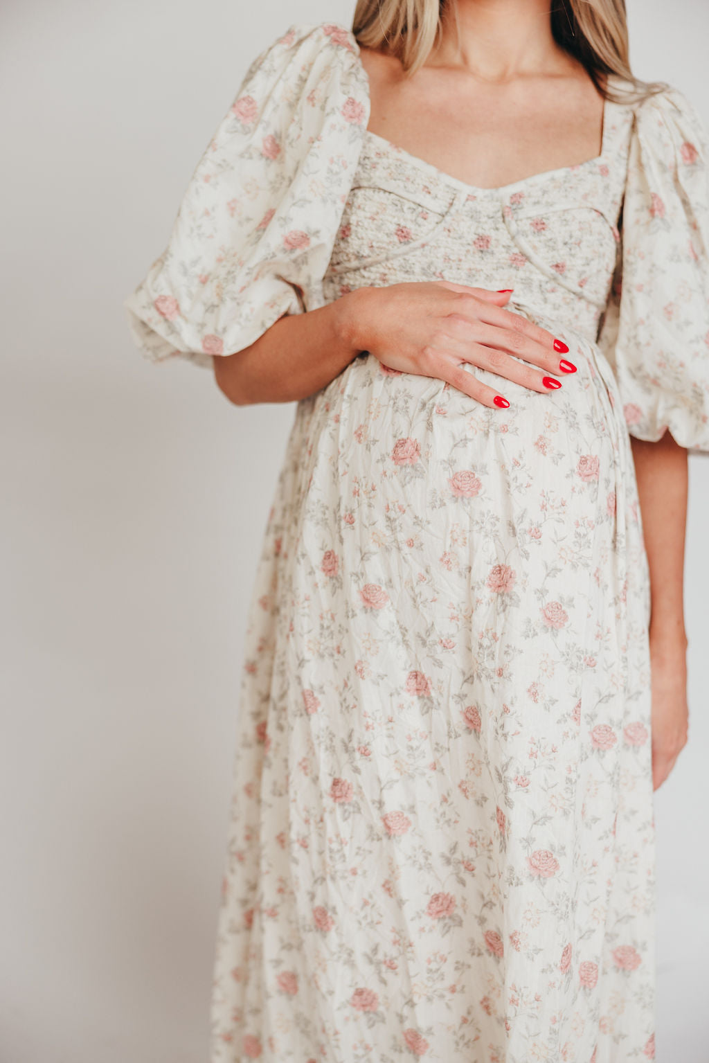 Harlow Maxi Dress in Off White Floral - Bump Friendly Maternity Dress & Inclusive Sizing (S-3XL) | Perfect for Pregnancy, Beach Vacations & Summer Weddings