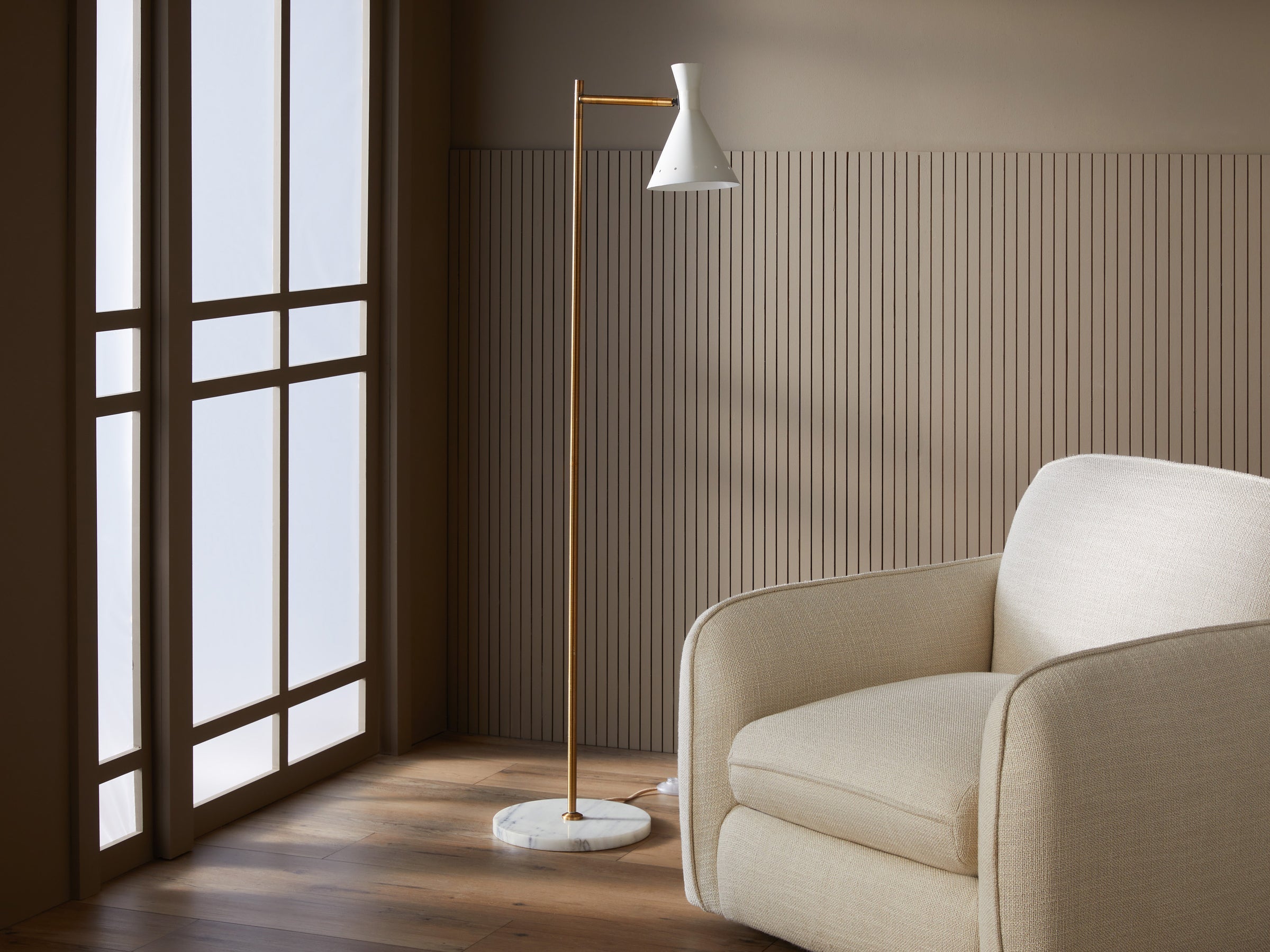 Modern Century Floor Lamp for Living Room - Adjustable LED Standing Light with Remote Control, Perfect for Reading & Relaxing in Bedroom or Office