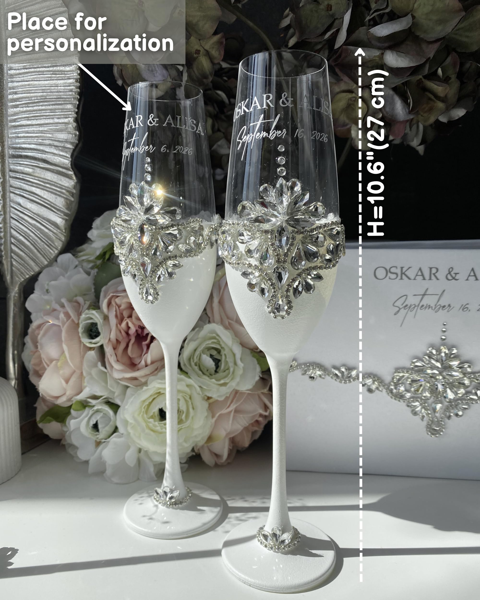 Personalized Wedding Glasses Set of 2 - Champagne Flutes & Cake Cutting Set for Bride and Groom - Elegant White Wedding Serving Set - Perfect for Wedding Toast, Anniversary & Romantic Celebrations