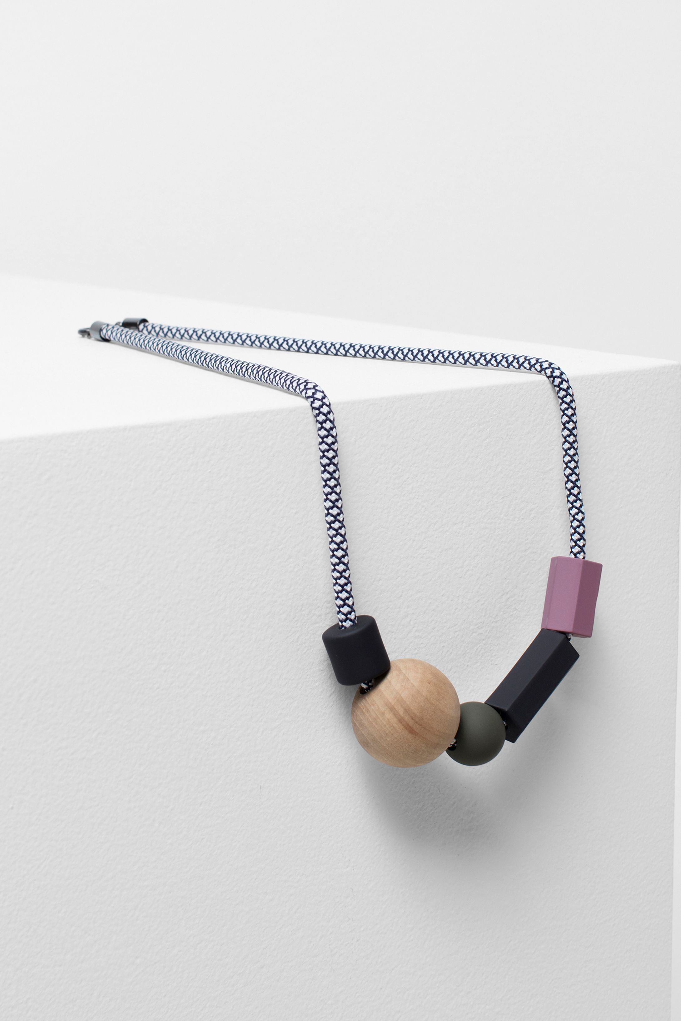 Elk the Label Roppi Necklace - Dainty Gold Pendant Necklace for Women, Minimalist Layering Jewelry - Perfect for Everyday Wear, Gift Giving & Special Occasions