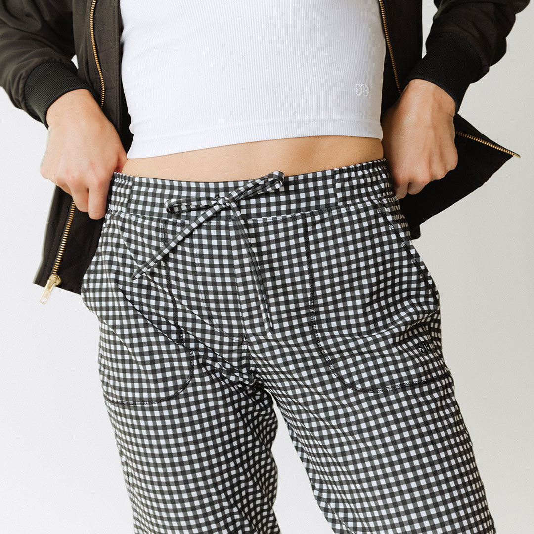 Black Check Jetsetters - Stylish Travel Luggage for Business & Vacation - Perfect for Airports, Hotels & Weekend Getaways