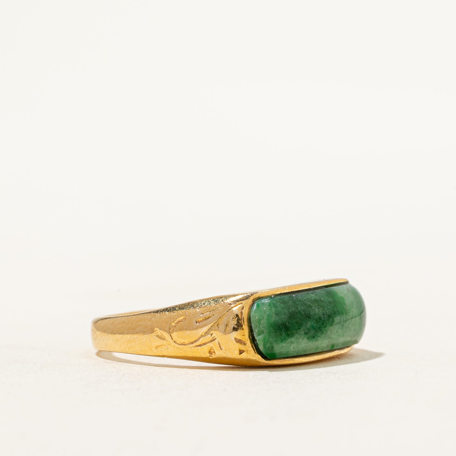 East West Cabochon Jade Ring - 1.50ct Genuine Jade Stone - Size 5.5 - Elegant Dainty Jewelry for Women - Perfect for Everyday Wear, Gift Giving & Special Occasions