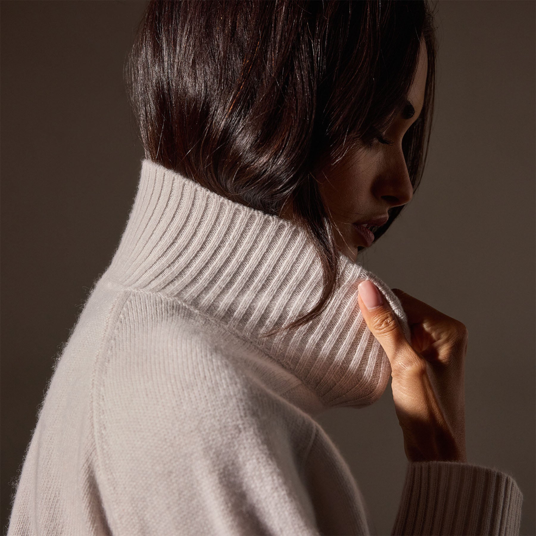 Luxury Cashmere Turtleneck Sweater for Women - Soft & Warm Winter Pearl Necklace Knit Top - Perfect for Office, Date Night & Holiday Outfits