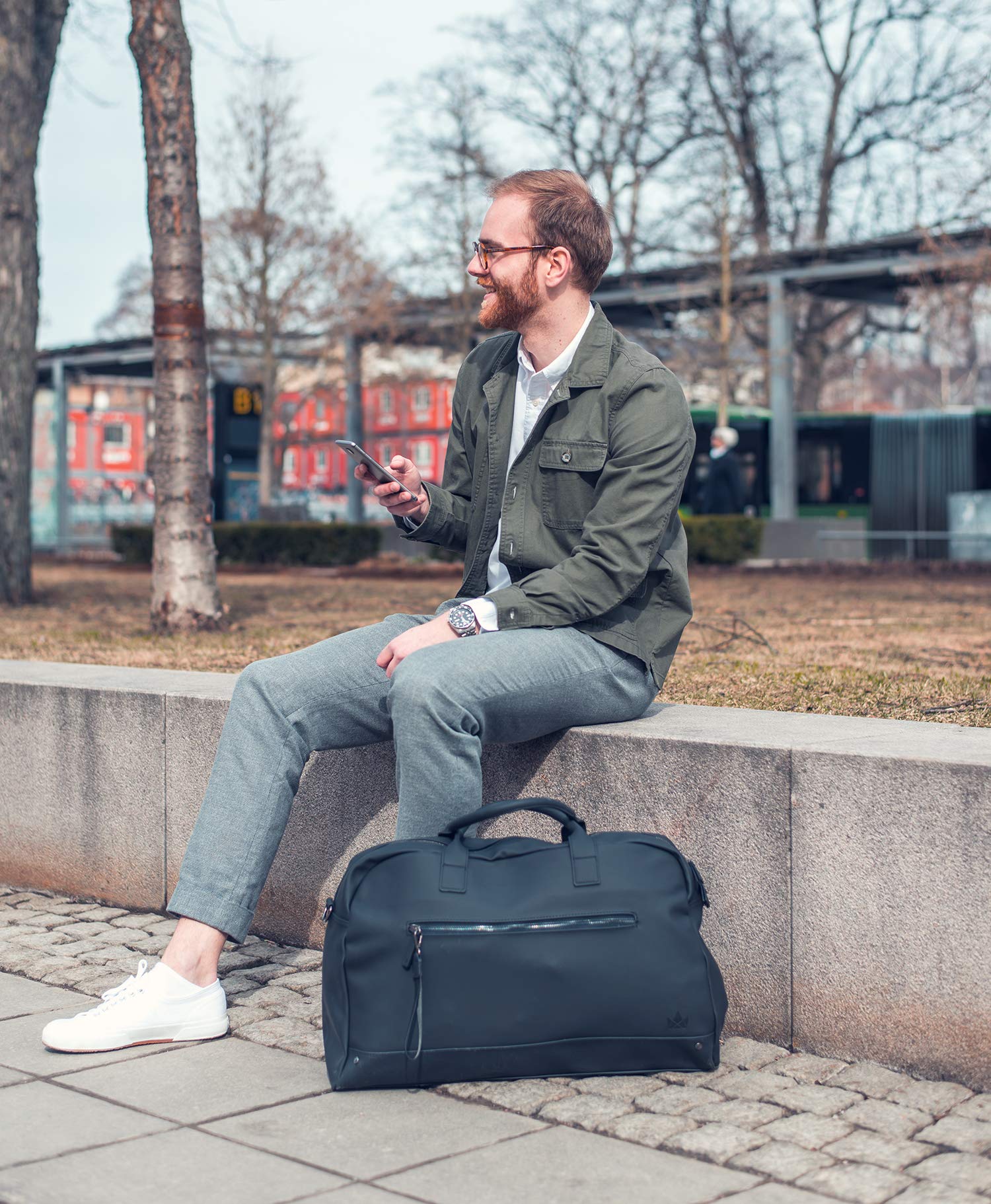 The Friendly Swede Weekender Travel Bag for Men & Women - 35L Vegan PU Duffle Bag, Carry-On Hand Luggage - Black Matte - Perfect for Gym, Weekend Trips & Business Travel