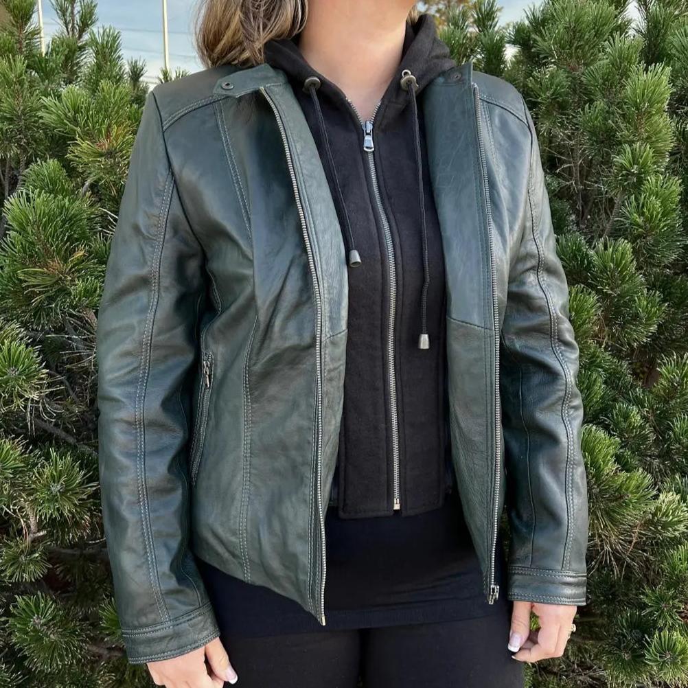 BOL Women's Detachable Hooded Leather Jacket - Fashionable Faux Leather Coat for Fall & Winter - Perfect for Casual Outfits, Streetwear & Outdoor Activities