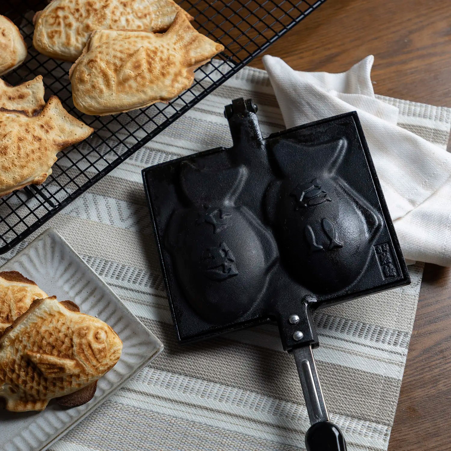 Iwachu Nambu Cast Iron Taiyaki Pan - Traditional Japanese Fish-Shaped Waffle Maker for Homemade Desserts | Perfect for Red Bean Paste, Custard & Sweet Fillings | Great for Home Baking, Tea Parties & Japanese Cultural Events