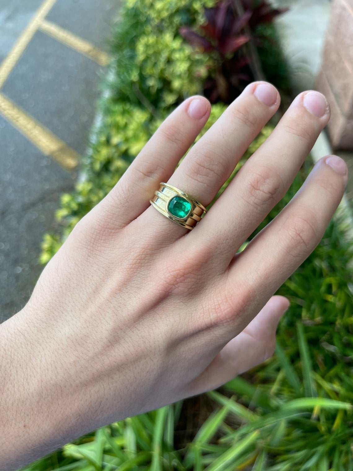 2.05ct Cushion Cut Colombian Emerald Men's Solitaire Ring in 18K Gold - Perfect for Weddings, Engagements & Anniversary Gifts