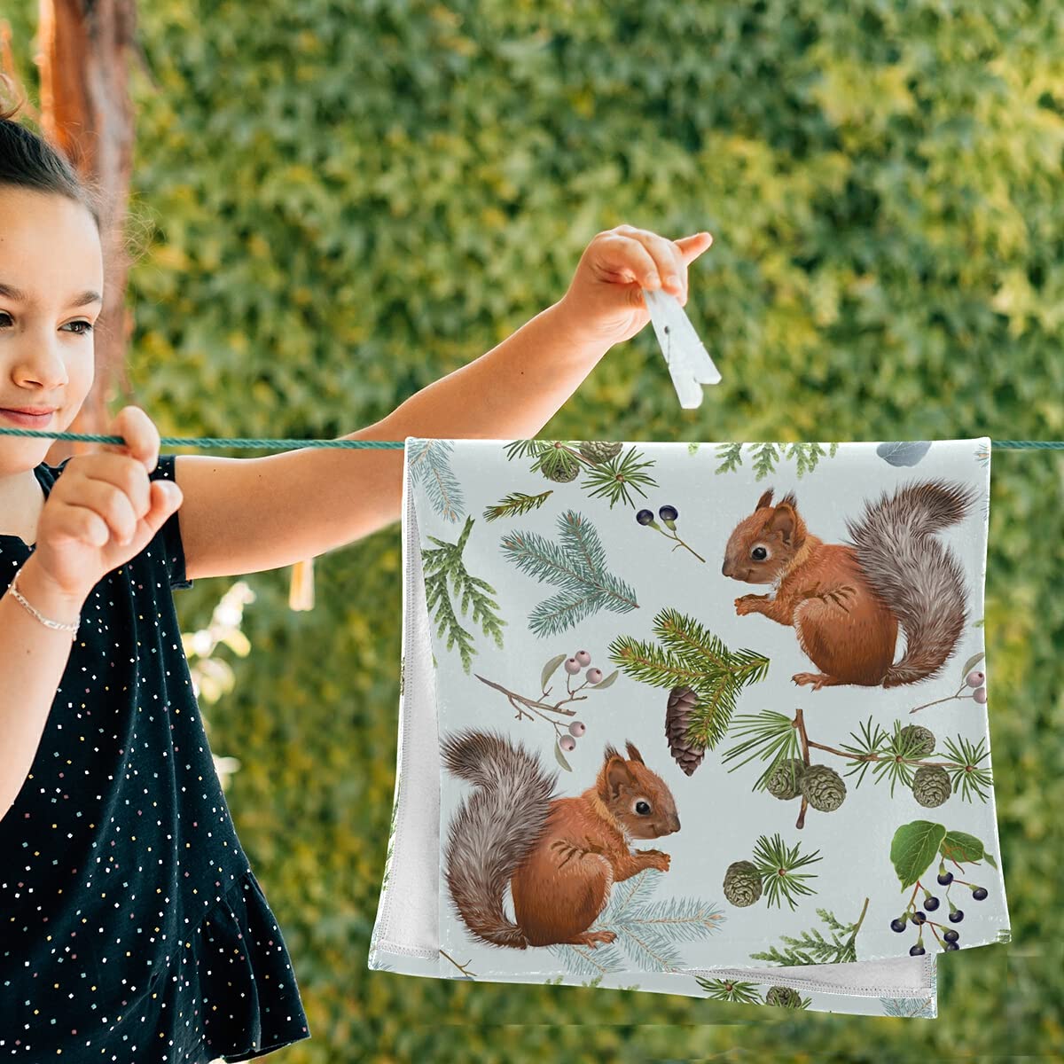 VKPSCHJ Autumn Squirrel Kitchen Towels Set of 2 - Super Absorbent Soft Hand Towels for Bathroom & Kitchen - Perfect for Fall Decor, Holiday Gifts & Cozy Home Use
