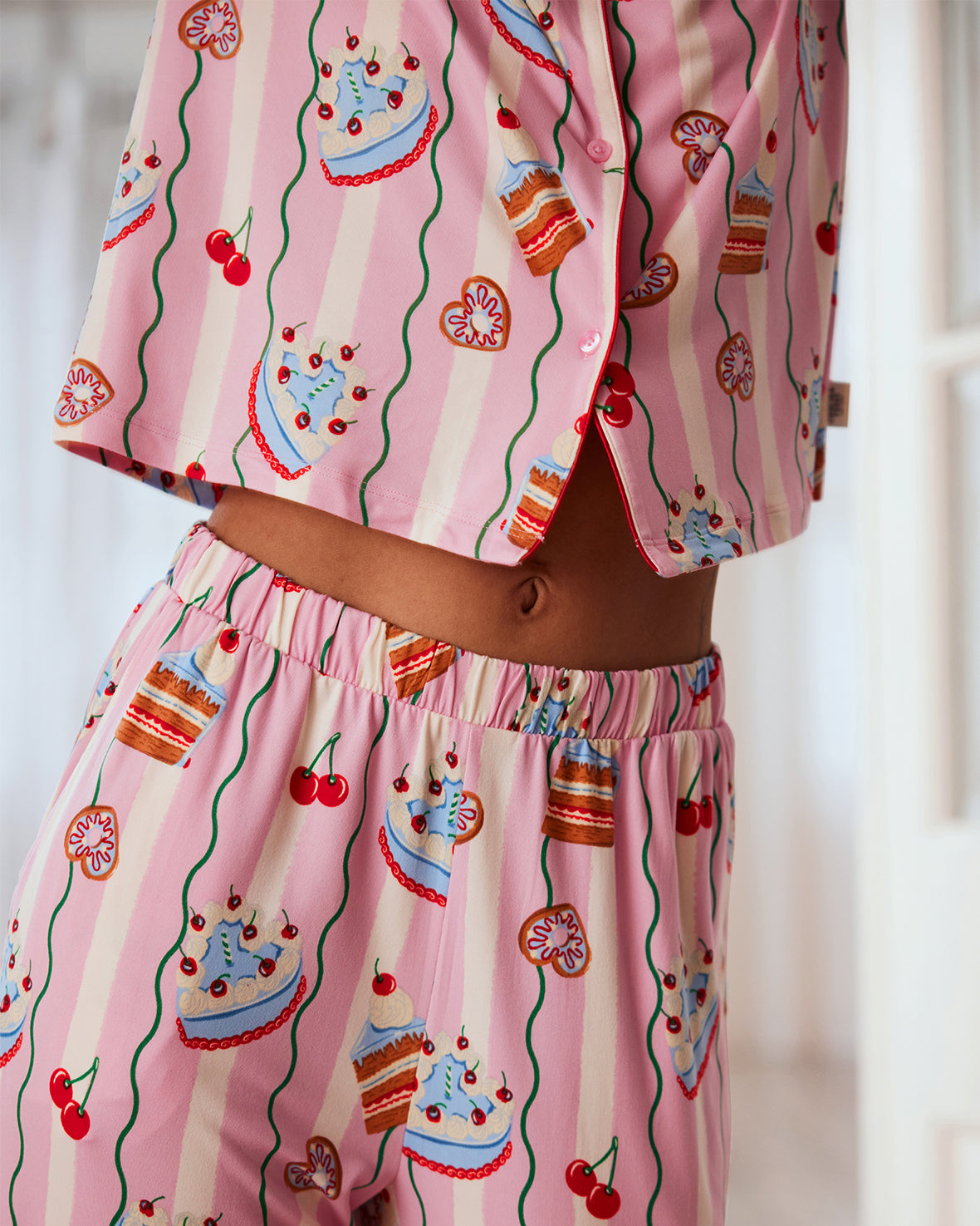 Stylish Cake Print Long Pajama Set for Women - Soft & Comfortable Sleepwear for Nighttime Relaxation & Lounging