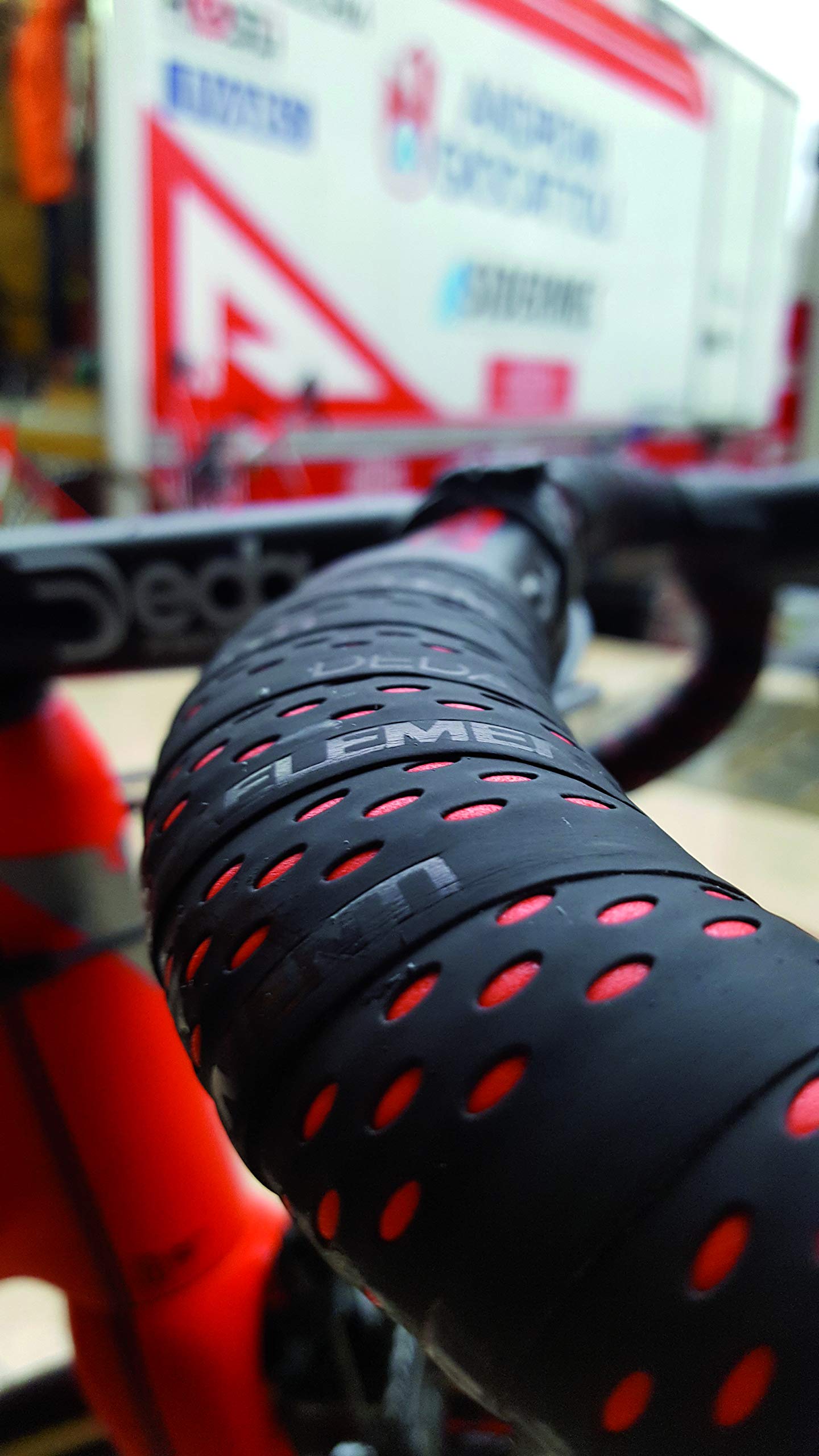 Cinelli Bubble Bar Tape - Soft Cushioned Handlebar Tape for Road Bikes, Comfortable Grip for Long Rides - Perfect for Cycling, Commuting & Racing