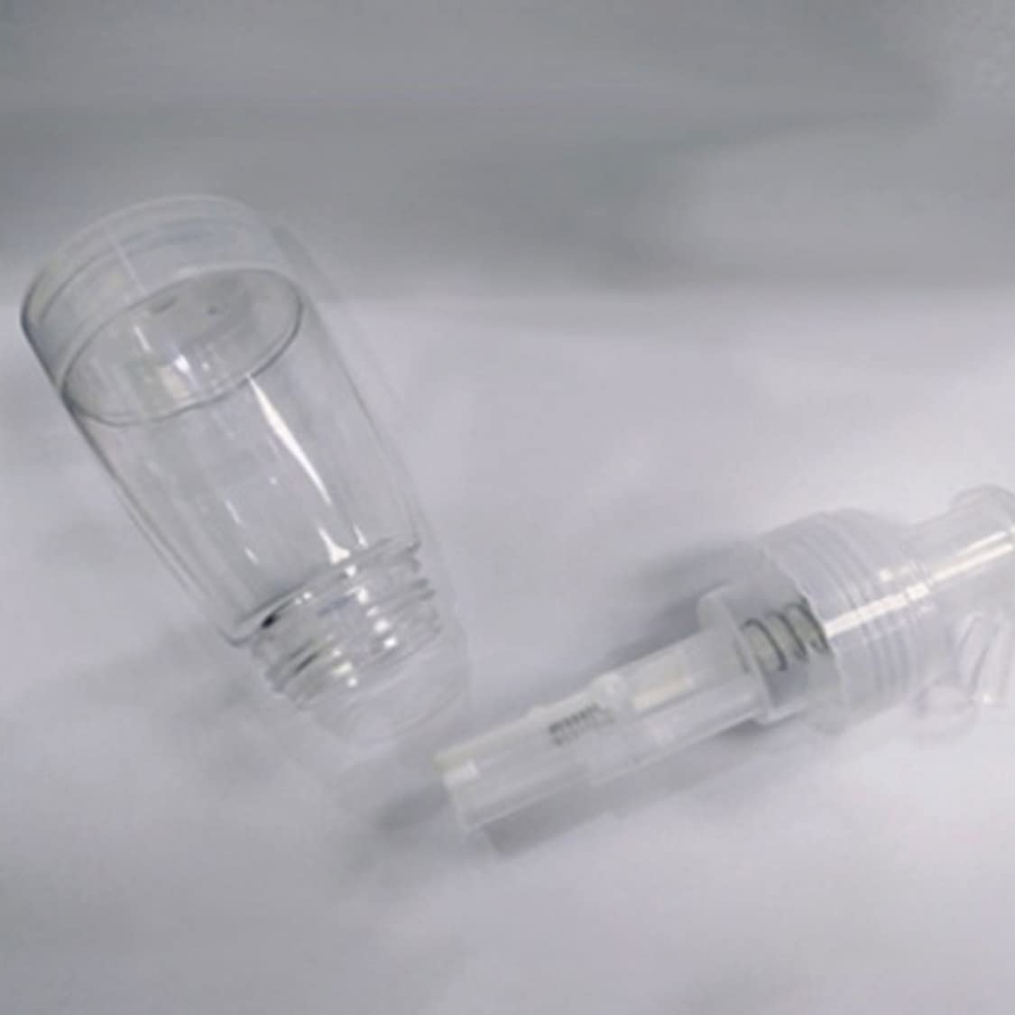 Refillable Transparent Powder Spray Bottle with Locking Nozzle - Travel Cosmetic Dispenser for Makeup, Loose Powder & Mineral Foundation | Portable & Dismountable Design for Home, Gym & On-the-Go Use