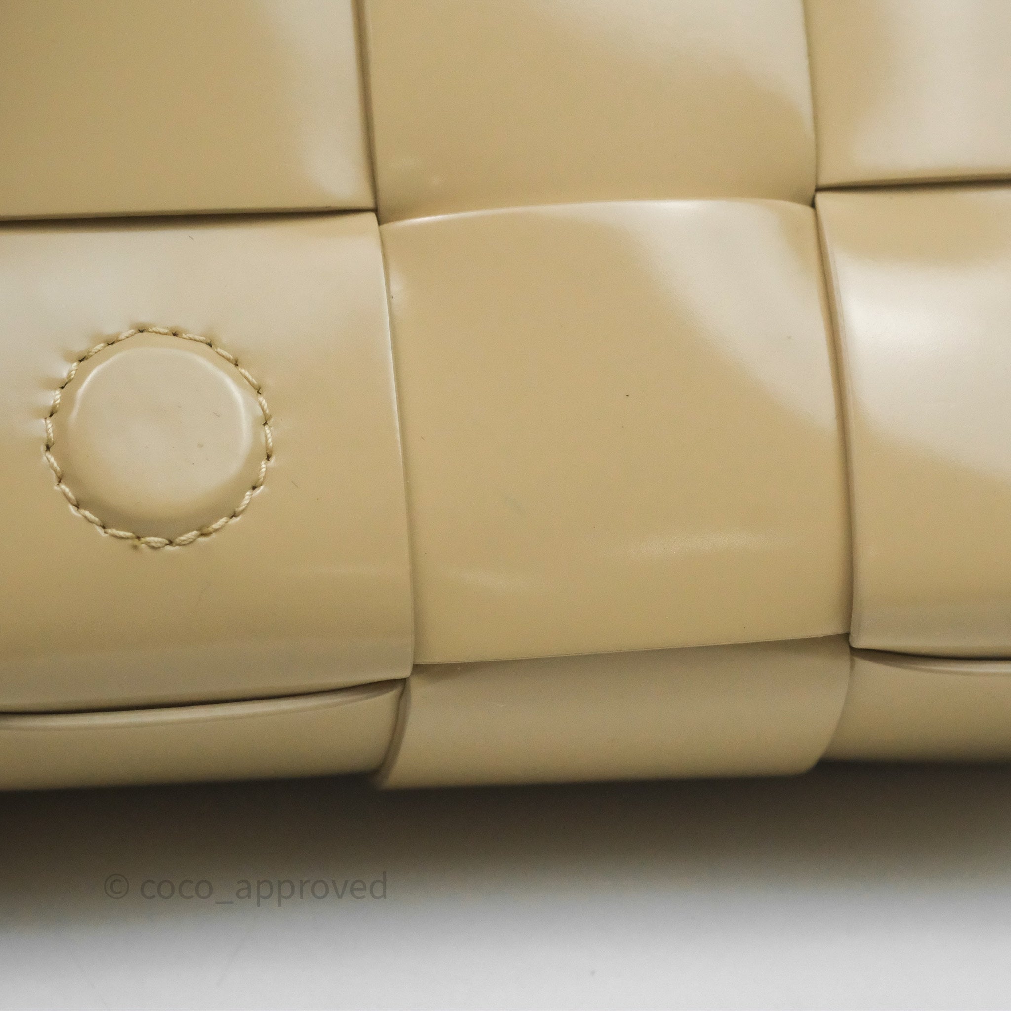 Bottega Veneta Cassette Shoulder Bag in Beige Brushed Calfskin Leather - Intrecciato Weave Design, Luxury Crossbody Purse for Women, Perfect for Work, Travel & Evening Out