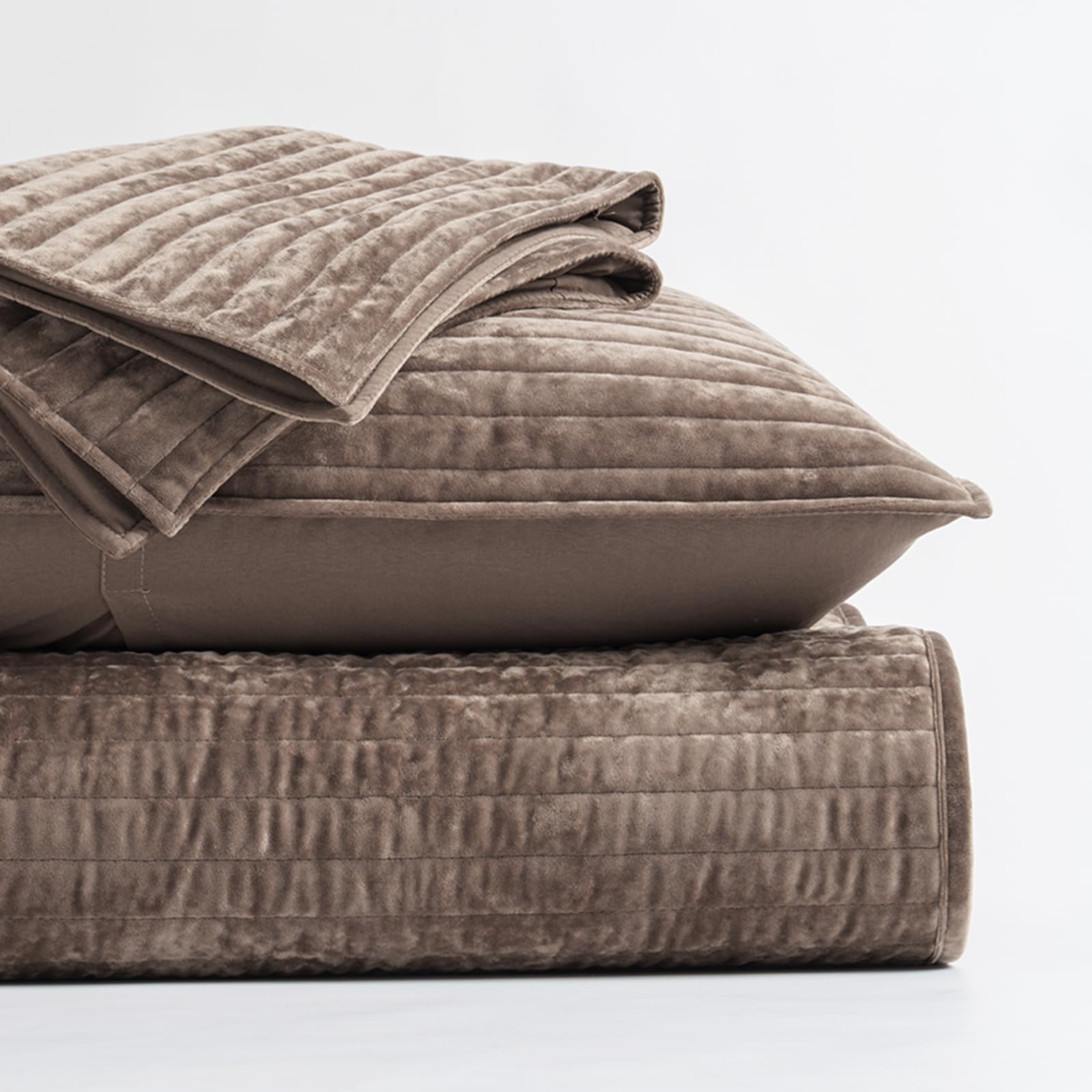 Luxurious Velvet Quilt Set King Size - Soft Striped Channel Bedding with Lightweight Comforter for All Seasons | Oversized Bedspread Coverlet & 2 Matching Shams in Mocha Brown | Perfect for Master Bedroom, Guest Room & Cozy Winter Nights