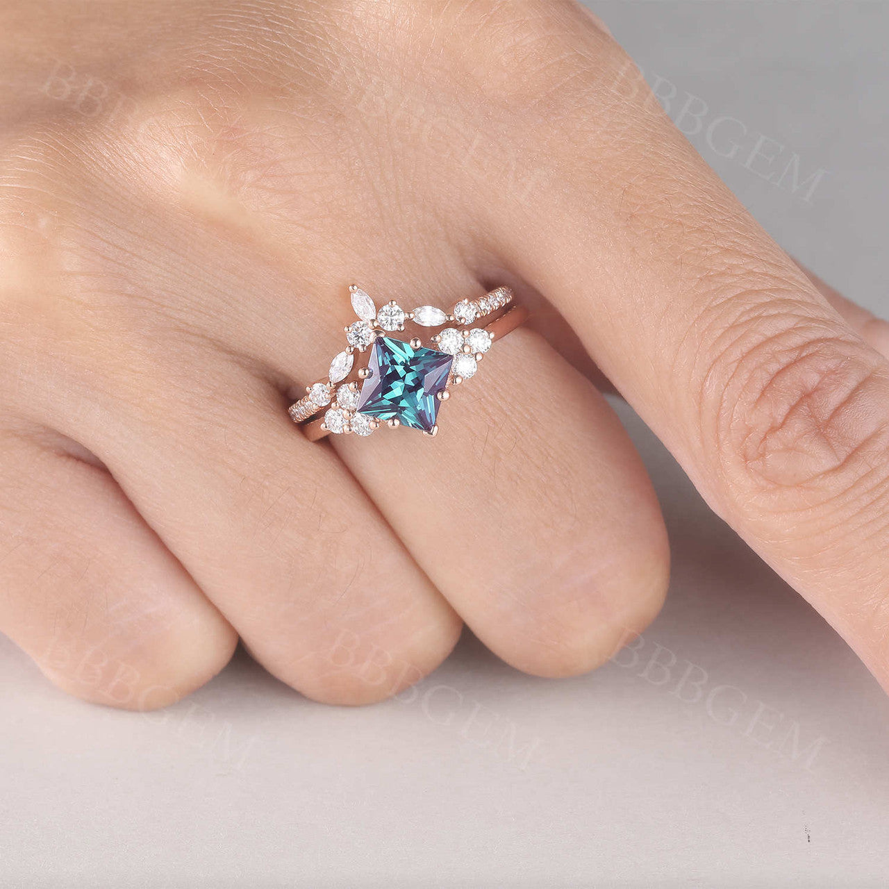 Vintage 6mm Princess Cut Alexandrite Engagement Ring with Curved Moissanite Matching Wedding Band - Perfect for Proposals, Anniversaries & Bridal Jewelry Sets