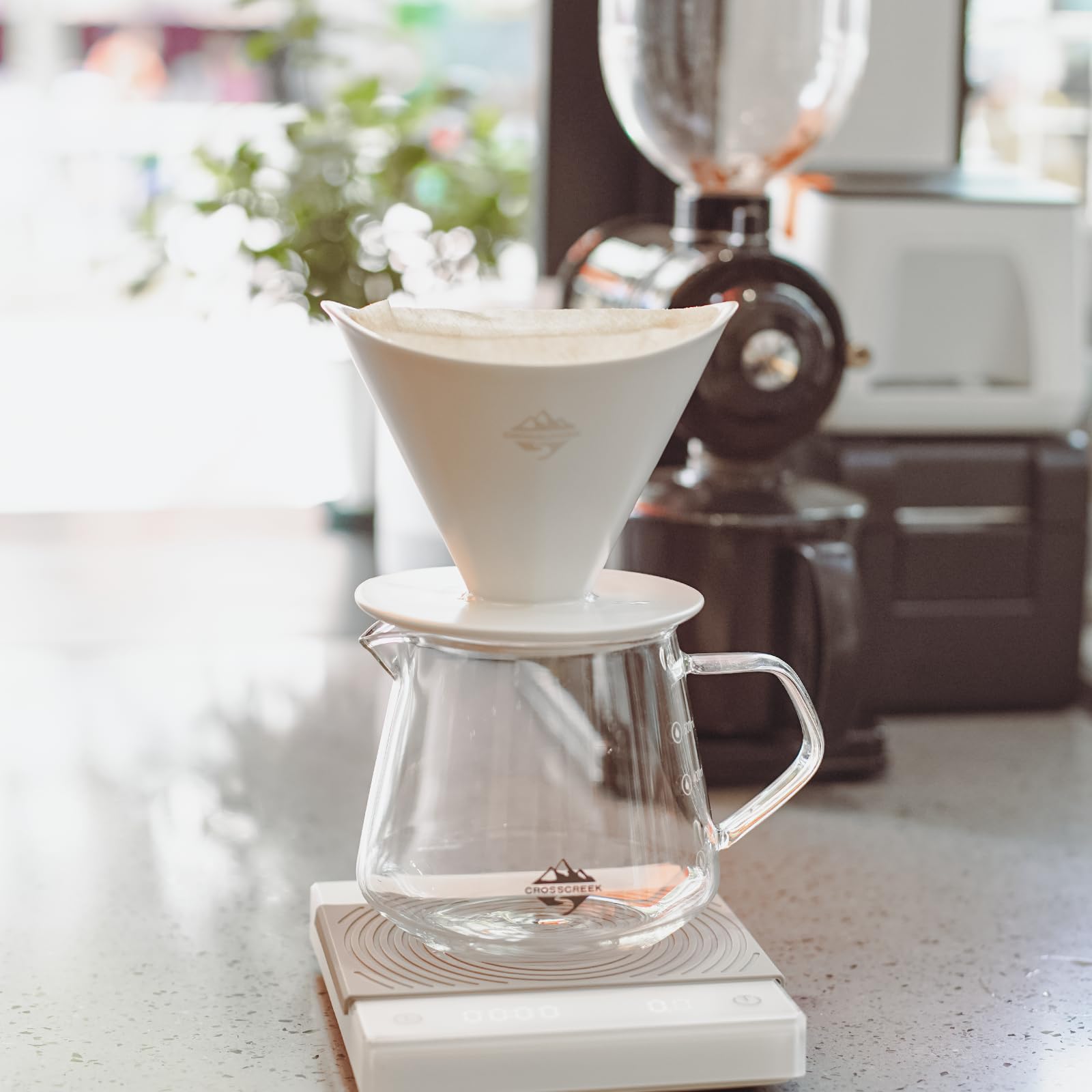 Premium White Ceramic Pour Over Coffee Maker Set with 650ml Glass Server & V60 Paper Filters - Ideal for Home, Cafe & Restaurant Brewing - Slow Drip Coffee Maker for Specialty Coffee Lovers