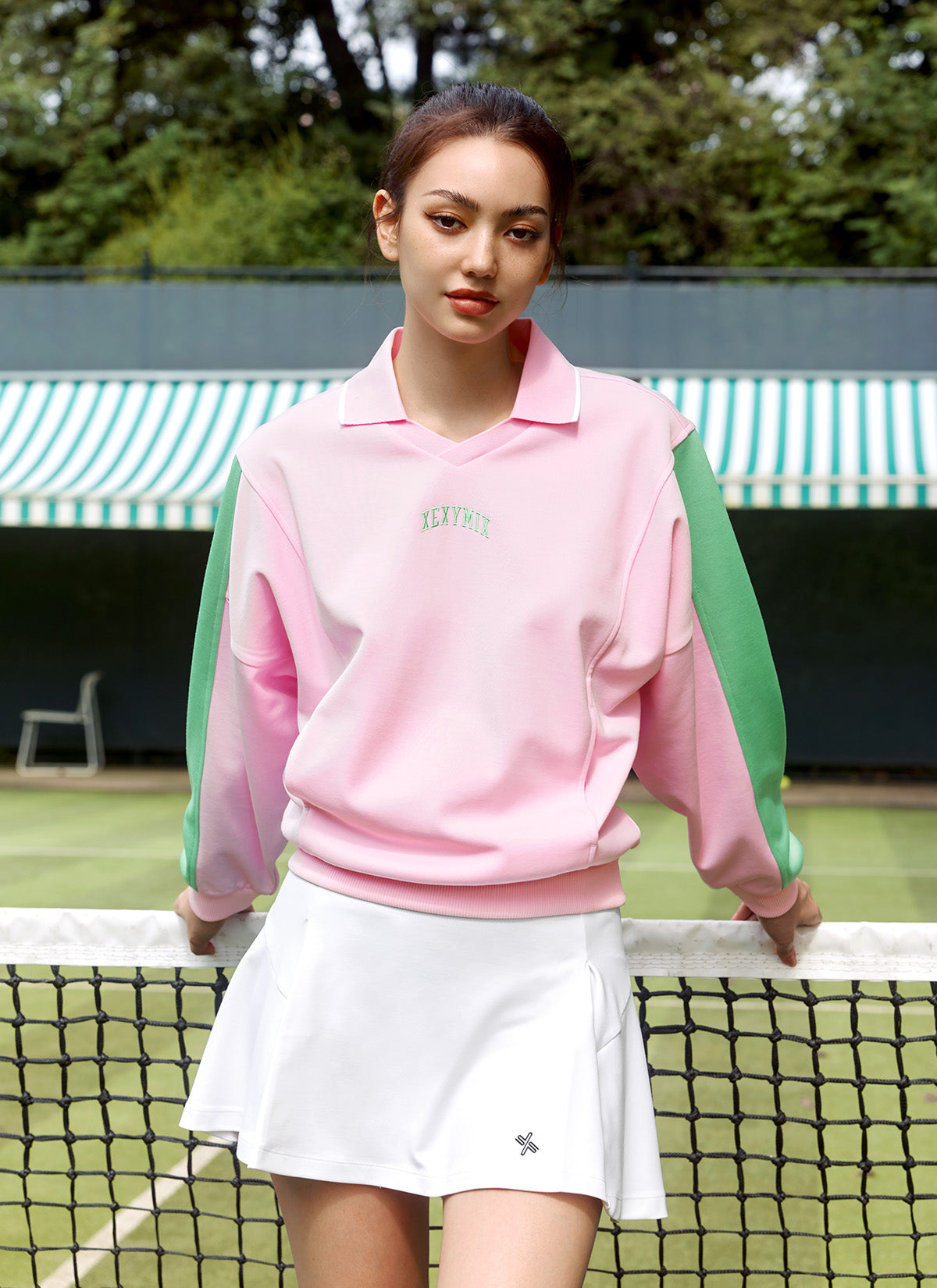Trendy Color Block Collar Sweatshirt for Women | Stylish Pullover with Contrast Collar | Perfect for Casual Outfits, Streetwear & Fall Layering