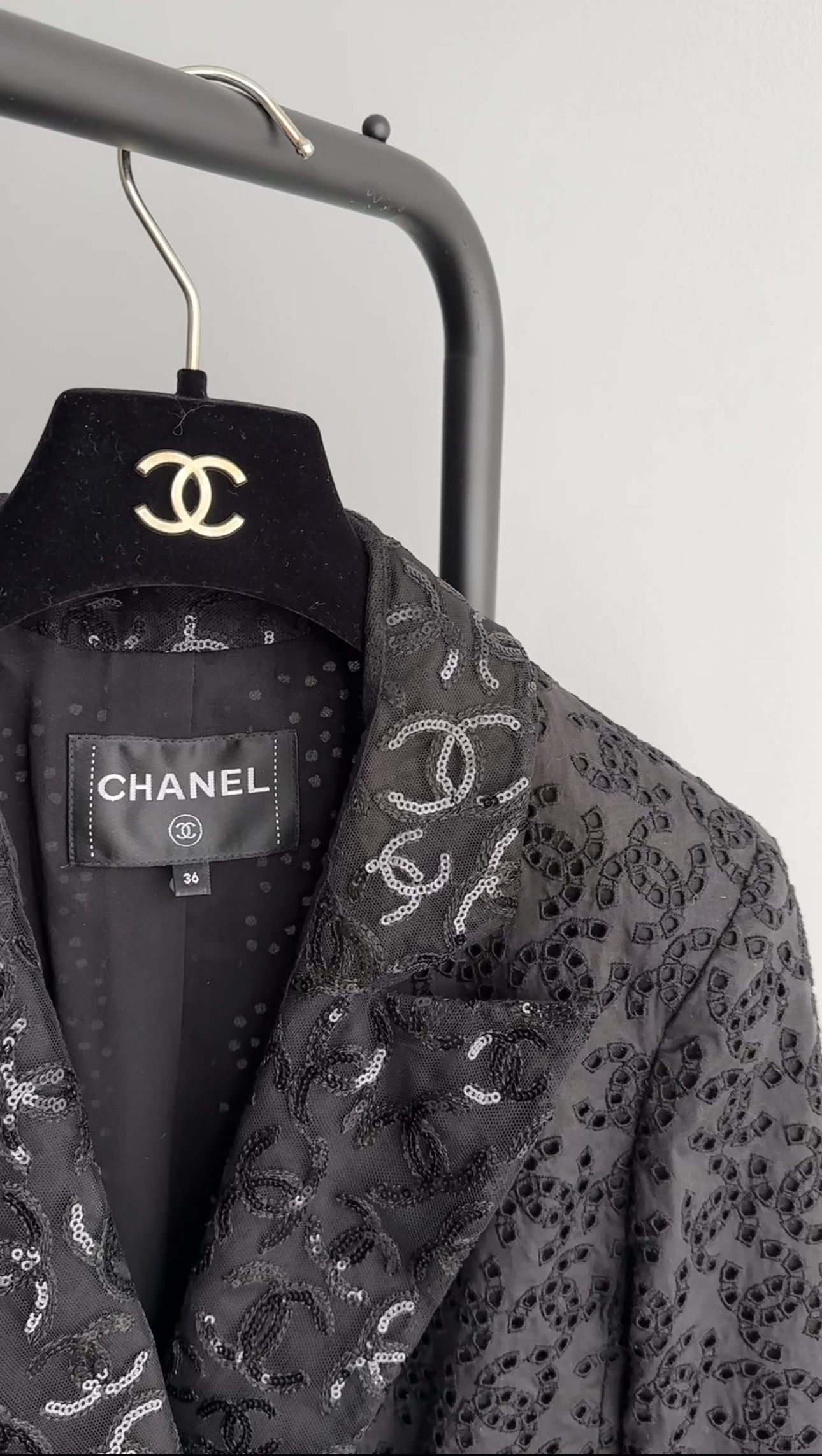 Chanel 21B Black Eyelet and Sequin CC Blazer Jacket - Women's Fashion Blazer Size FR36 / US4 / Small - Perfect for Office Wear, Evening Parties & Special Occasions