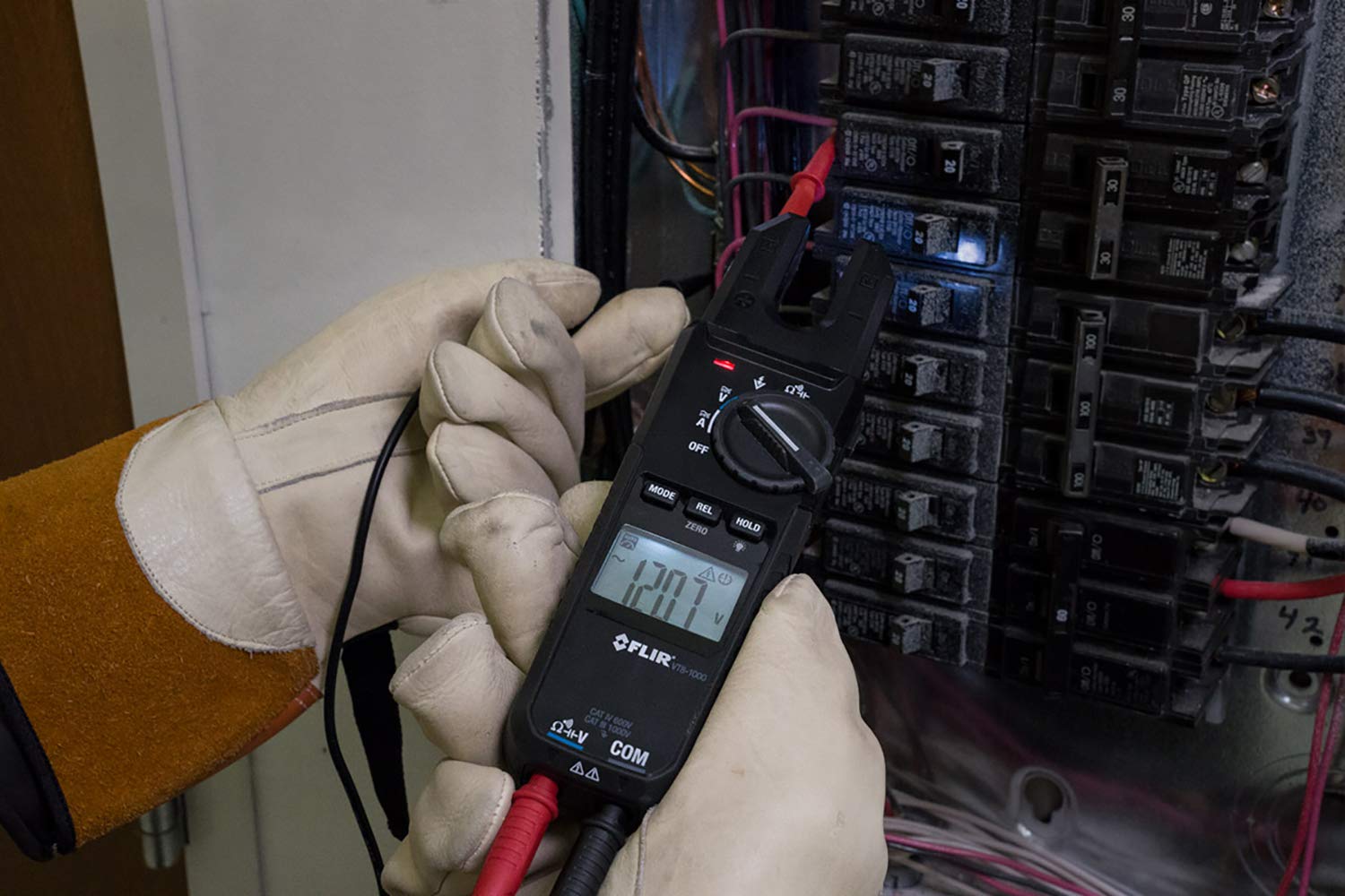 FLIR VT8-1000 Voltage Tester - 1000V/200A Open Jaw Clamp Meter for AC/DC Current, Continuity & Voltage Testing - Perfect for Electricians, HVAC & Industrial Maintenance