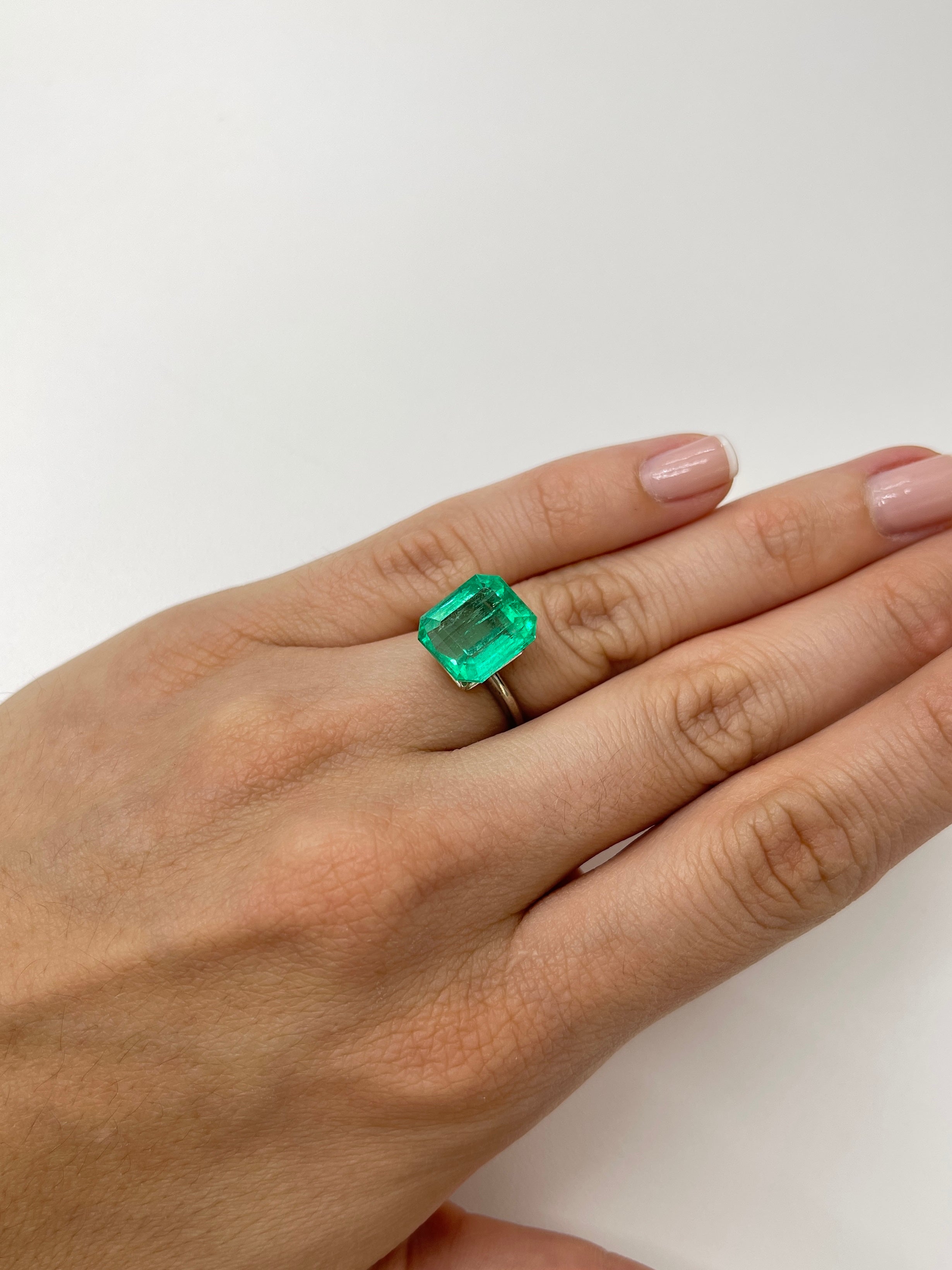 8.33 Carat 13x11.5mm Natural Colombian Emerald Gemstone - AAA Quality Loose Emerald for Jewelry Making, Engagement Rings & Fine Collections