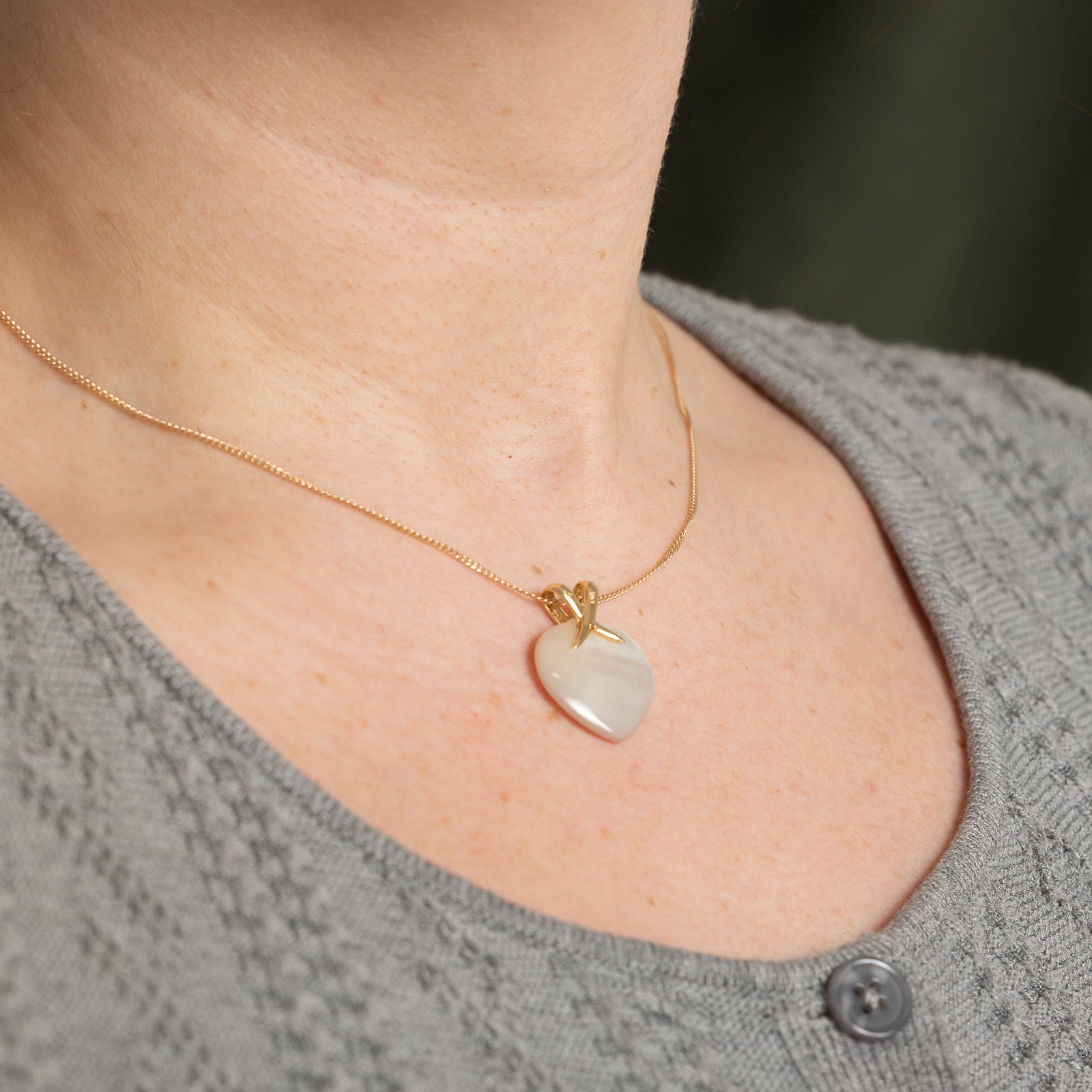 12.00ct Genuine Mother of Pearl Heart Pendant Necklace - Elegant Women's Jewelry Gift for Valentine's Day, Anniversary & Special Occasions