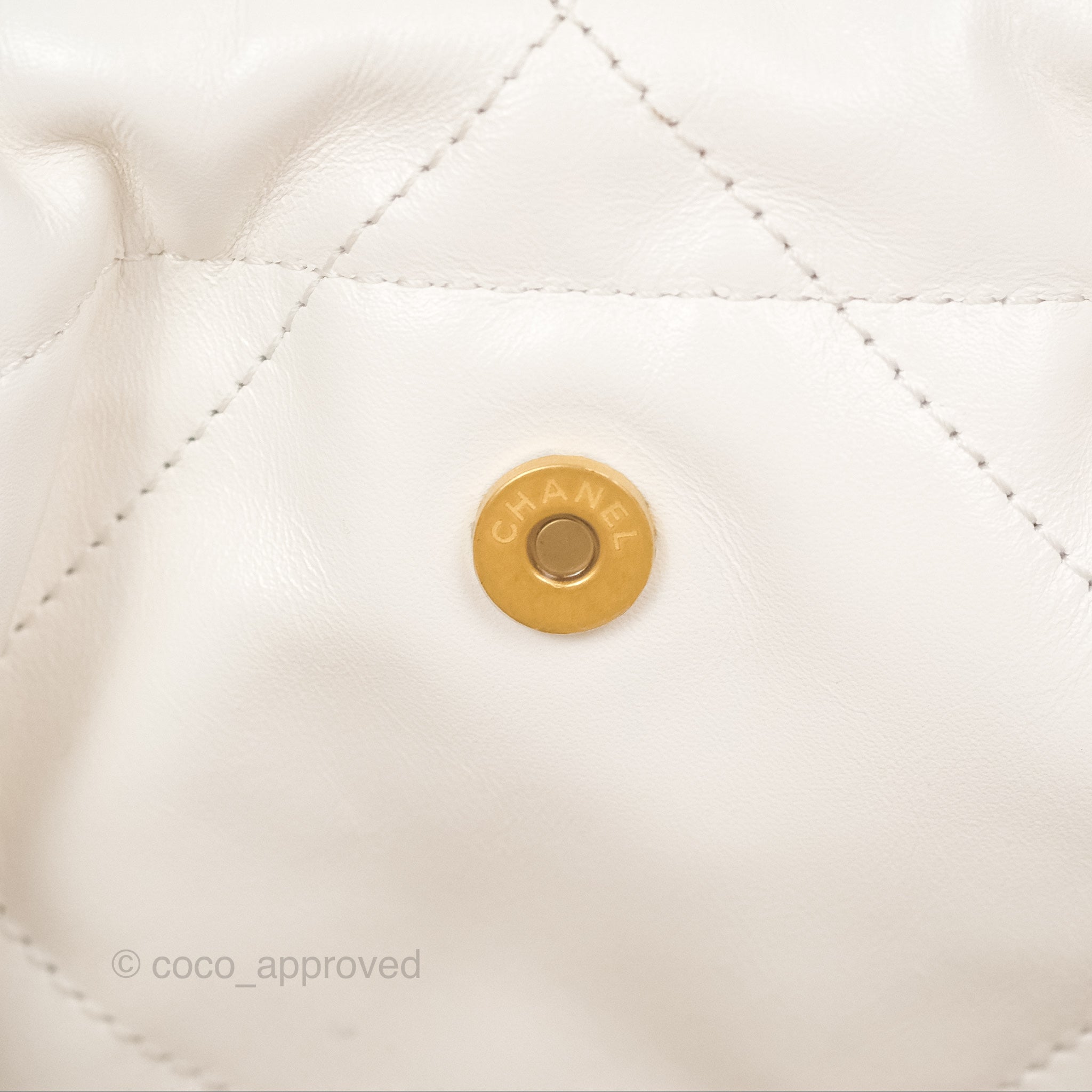 Chanel 22 Small Handbag in White Shiny Calfskin Leather with Aged Gold Hardware - Luxury Crossbody Bag for Women, Perfect for Date Night & Evening Events