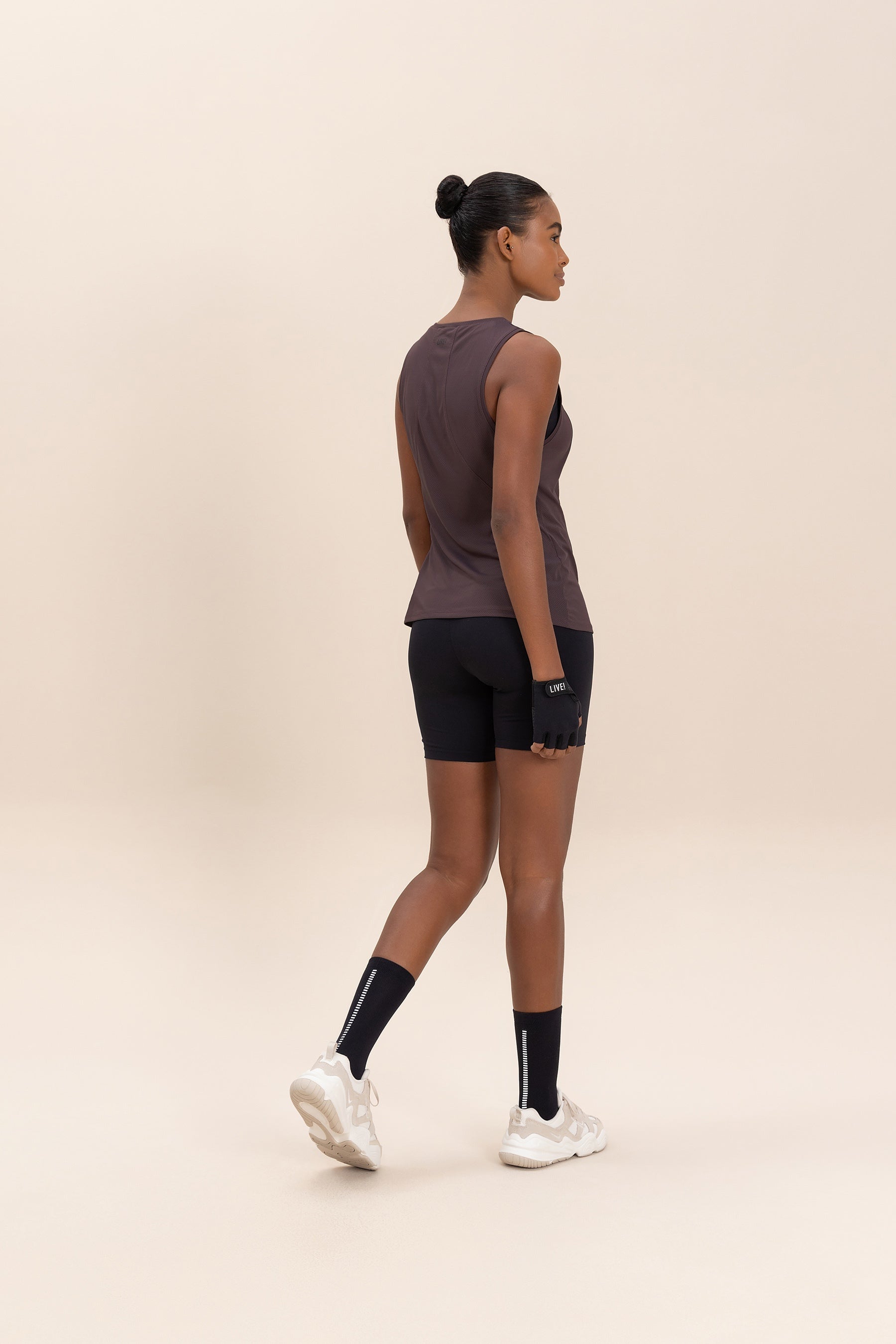 Action Line Tank Top for Women - Comfortable & Stylish Workout Shirt - Perfect for Yoga, Running & Gym