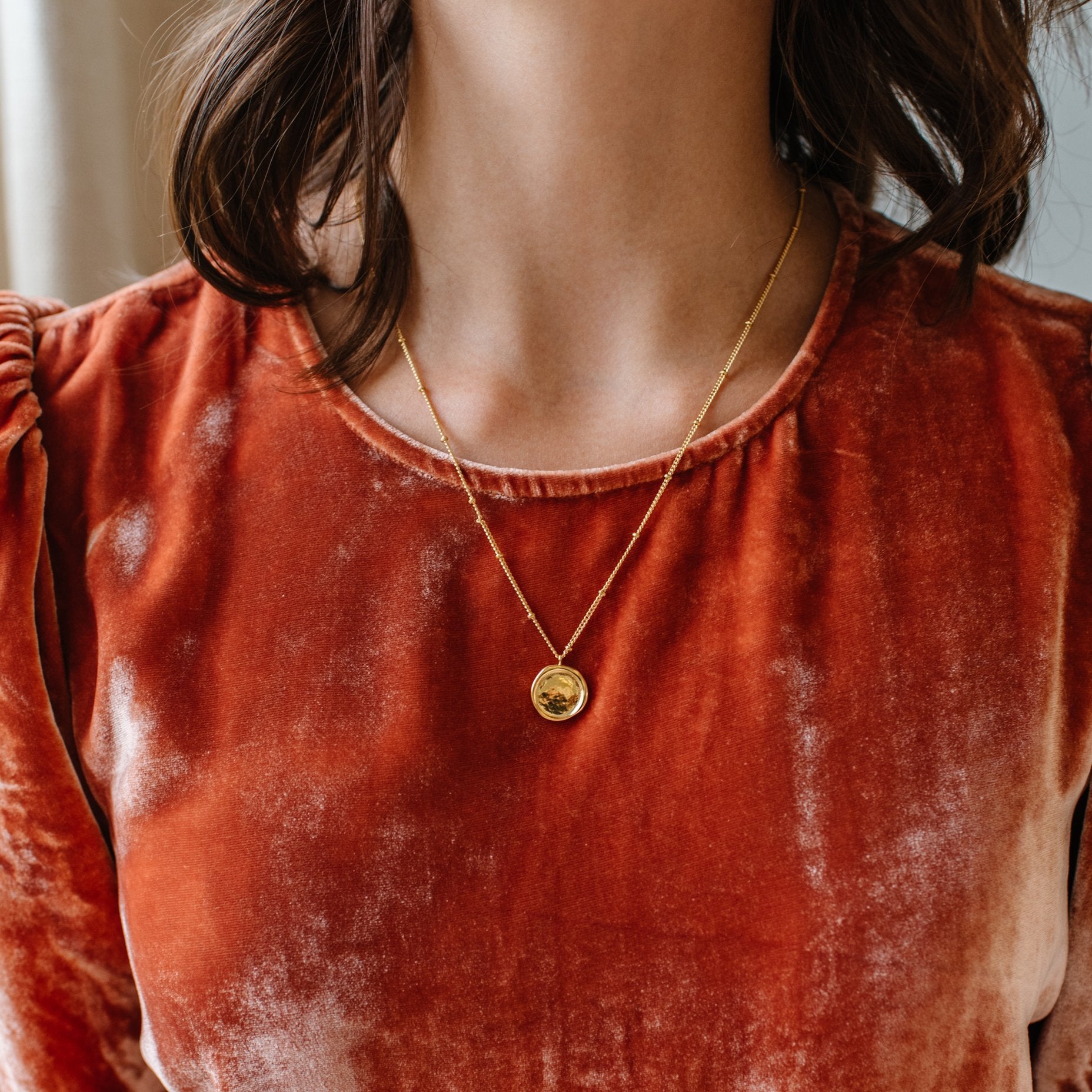 POISE Mini Wax Seal Pendant Necklace in Gold - Elegant Jewelry for Women, Vintage Style Charm for Weddings, Parties & Special Occasions