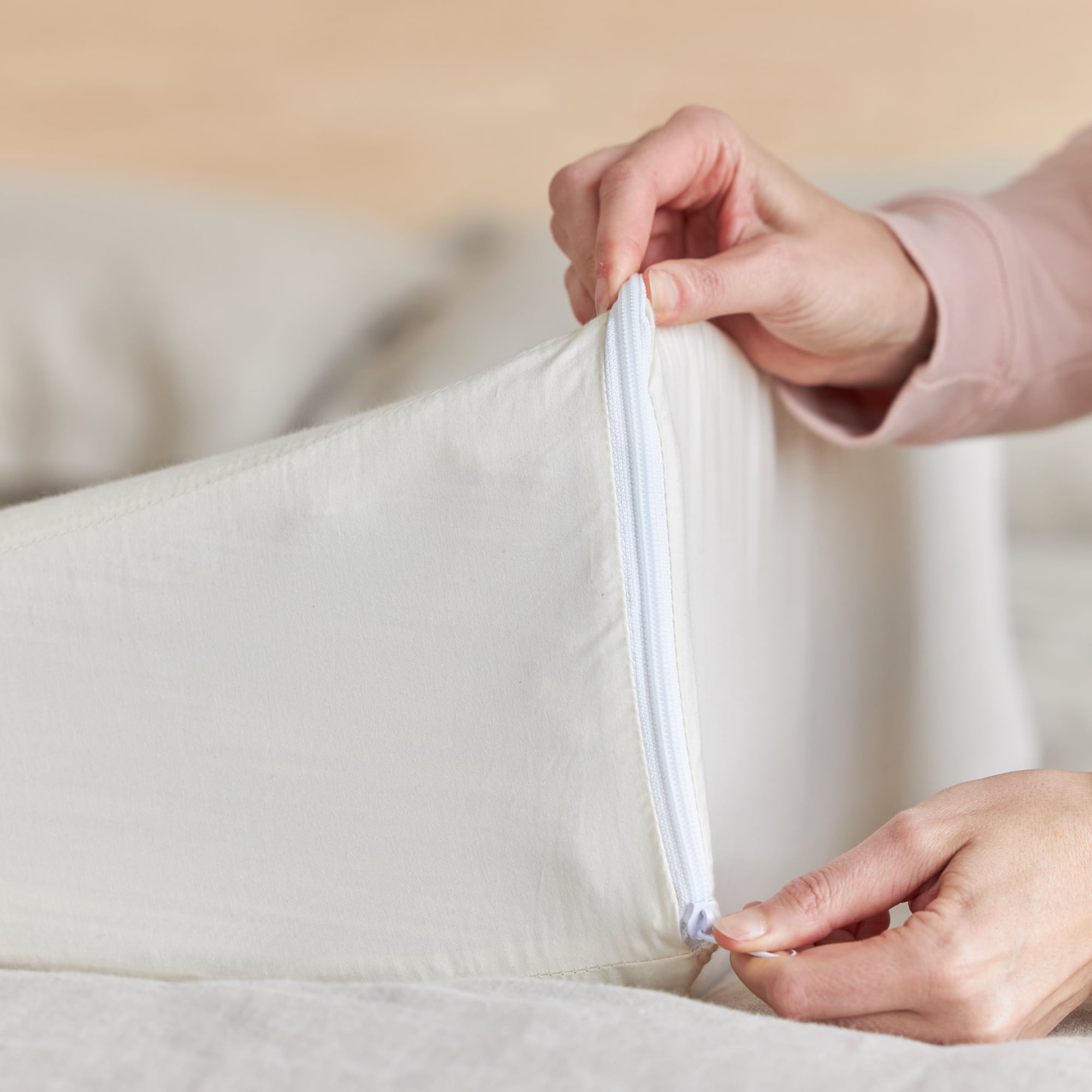 Organic Cotton Wedge Pillowcase - Hypoallergenic & Breathable Bedding for Side Sleepers - Perfect for Back Pain Relief, Acid Reflux & Pregnancy Support