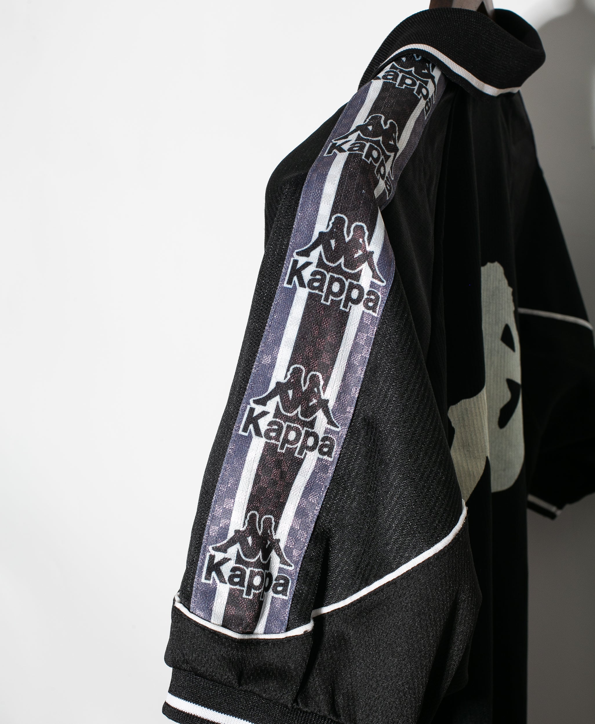 1998 Juventus Vintage Soccer Jersey - Authentic Retro Training Top (Large) - Perfect for Fans, Collectors & Matchday Outfits