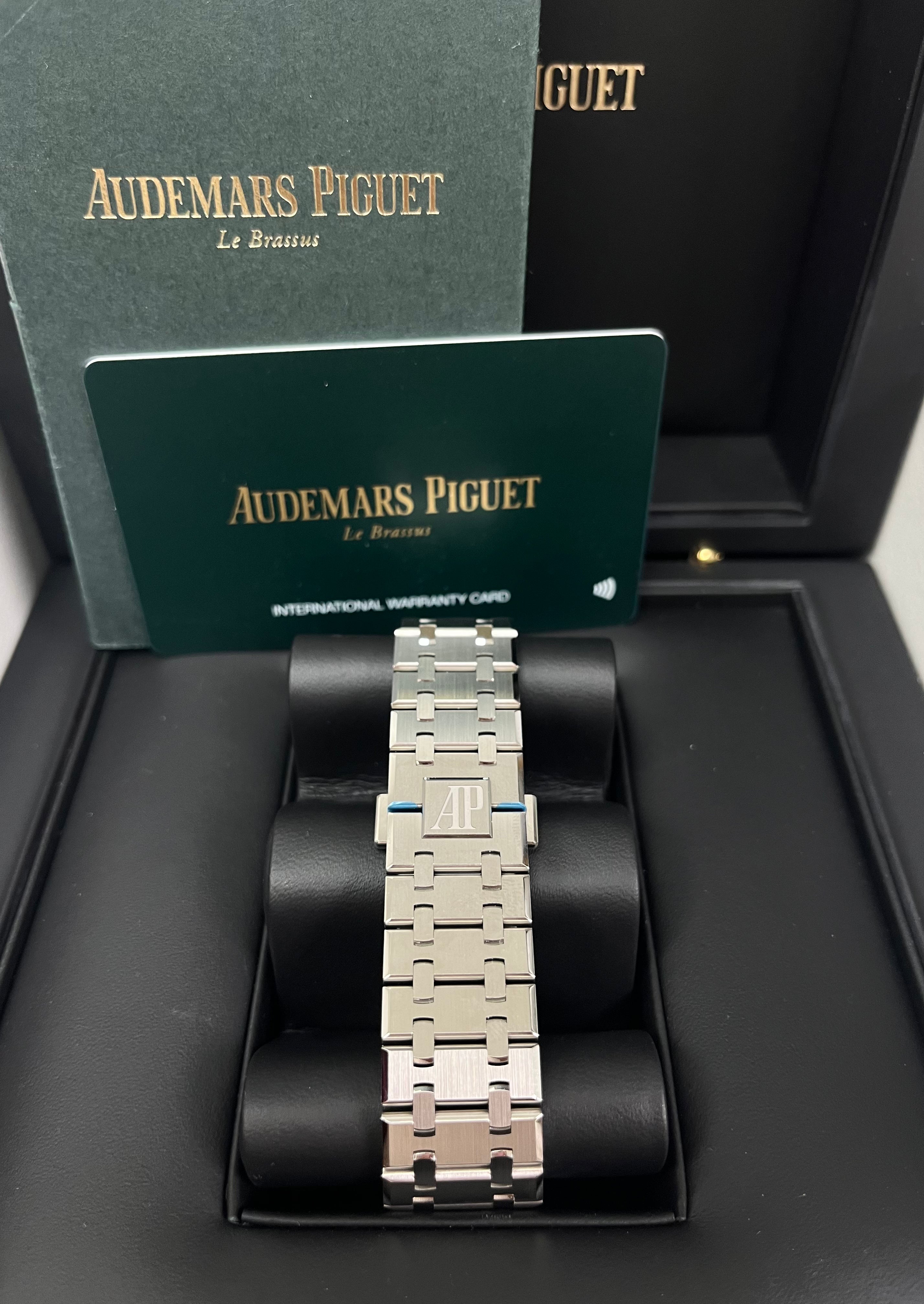 Audemars Piguet Royal Oak 41mm Men's Luxury Watch - Stainless Steel Case, Blue Dial (Ref.15510ST.OO.1320ST.06) - Perfect for Business, Formal Events & Luxury Collectors