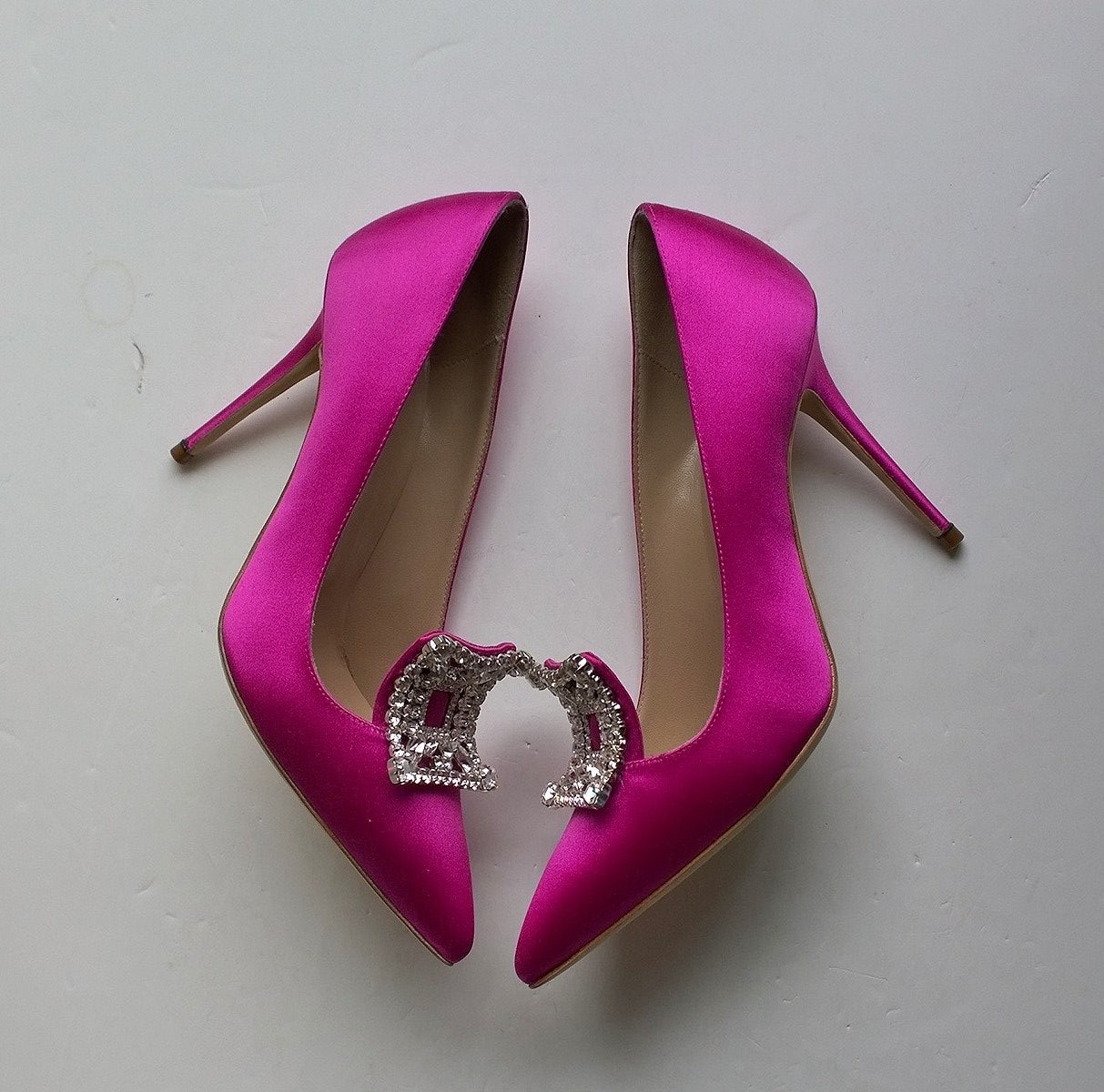 Manolo Blahnik Borlak 105mm Fuchsia Pink Satin Crystal Strass Heels - Luxury Women's Dress Pumps for Weddings, Parties & Special Occasions