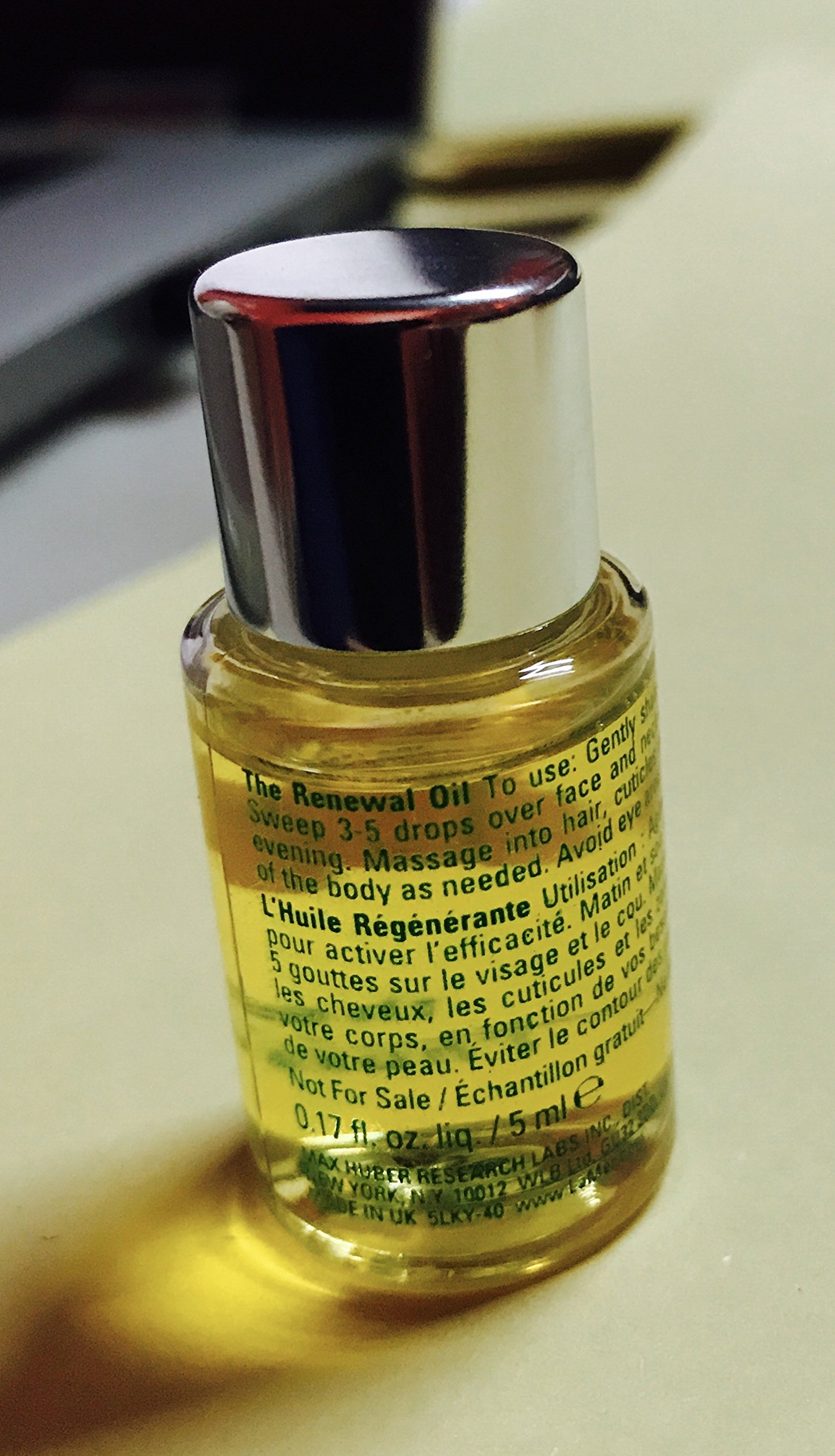 La Mer The Renewal Oil 0.17oz/5ml Travel Size - Luxury Facial Oil for Hydration & Anti-Aging - Perfect for On-the-Go Skincare & Travel Essentials
