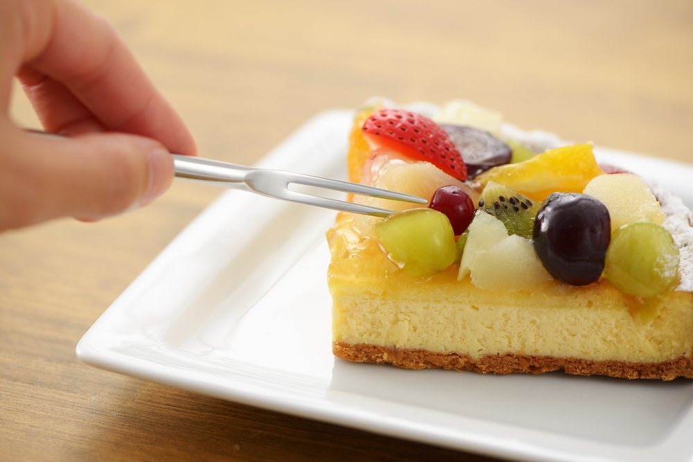 Yoshikawa 3072021 5.5 Inch (14 cm) Silver Dessert Forks Set of 4 - Elegant Oval Cut Design for Fine Dining, Tea Parties & Wedding Receptions