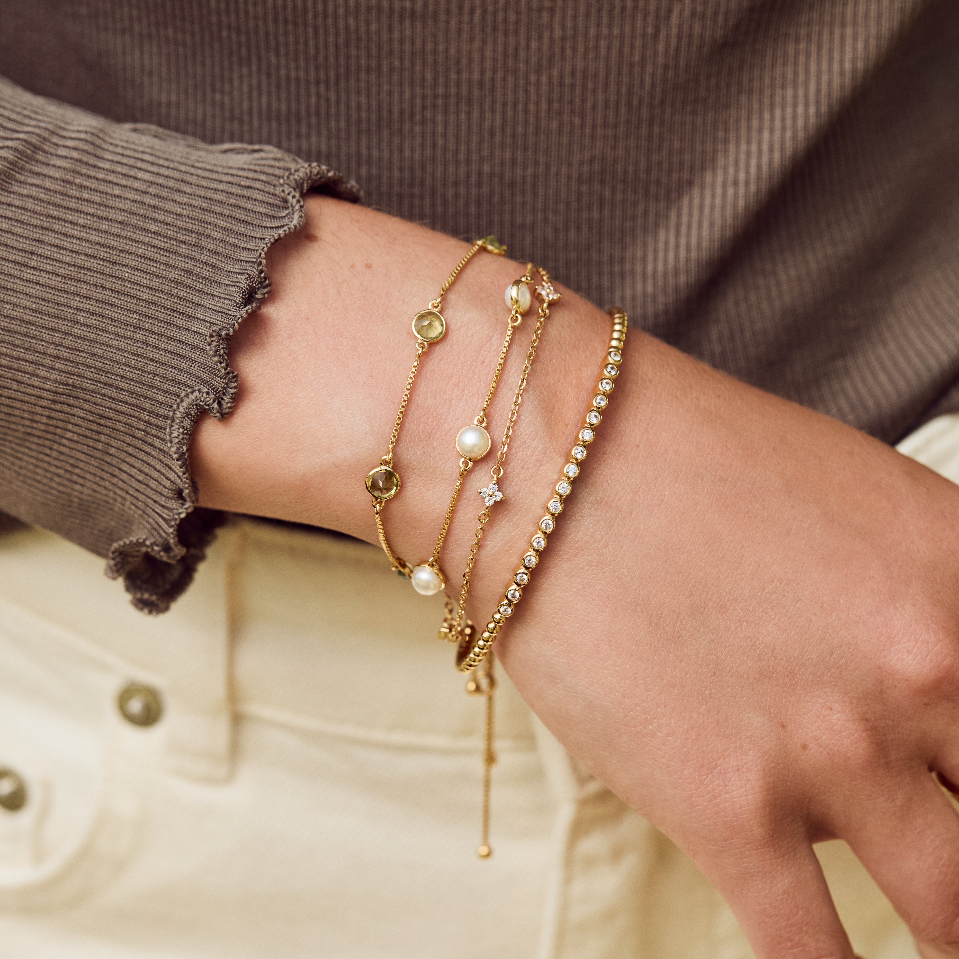 Dainty Flower Bracelet for Women - Delicate Floral Beaded Jewelry for Everyday Wear & Special Occasions