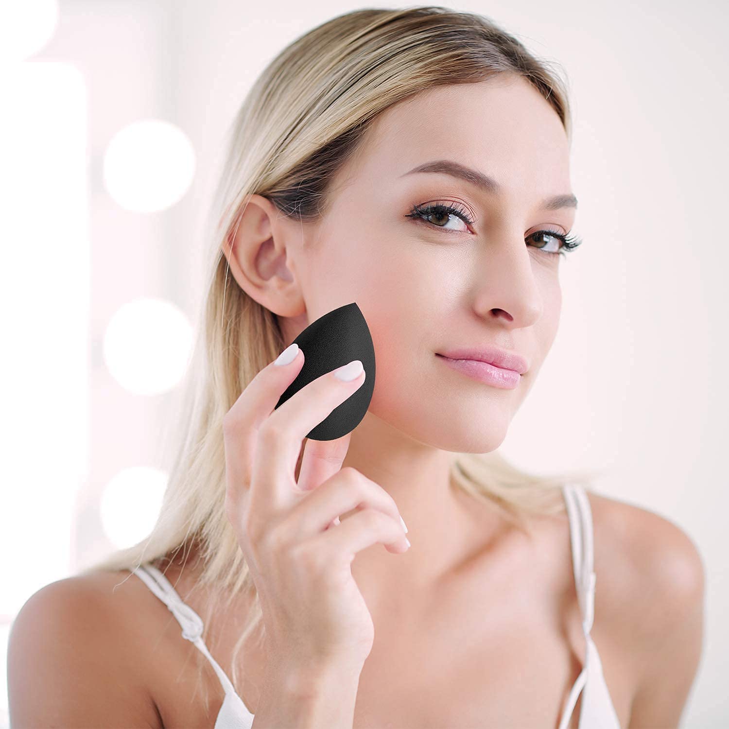 ZAUKY Professional Black Makeup Sponge - Beauty Blender for Flawless Foundation & Concealer Application, Lightweight Face Sponge Puff for Seamless Blending (Pack of 1) - Perfect for Daily Makeup, Contouring & Professional Makeup Artists