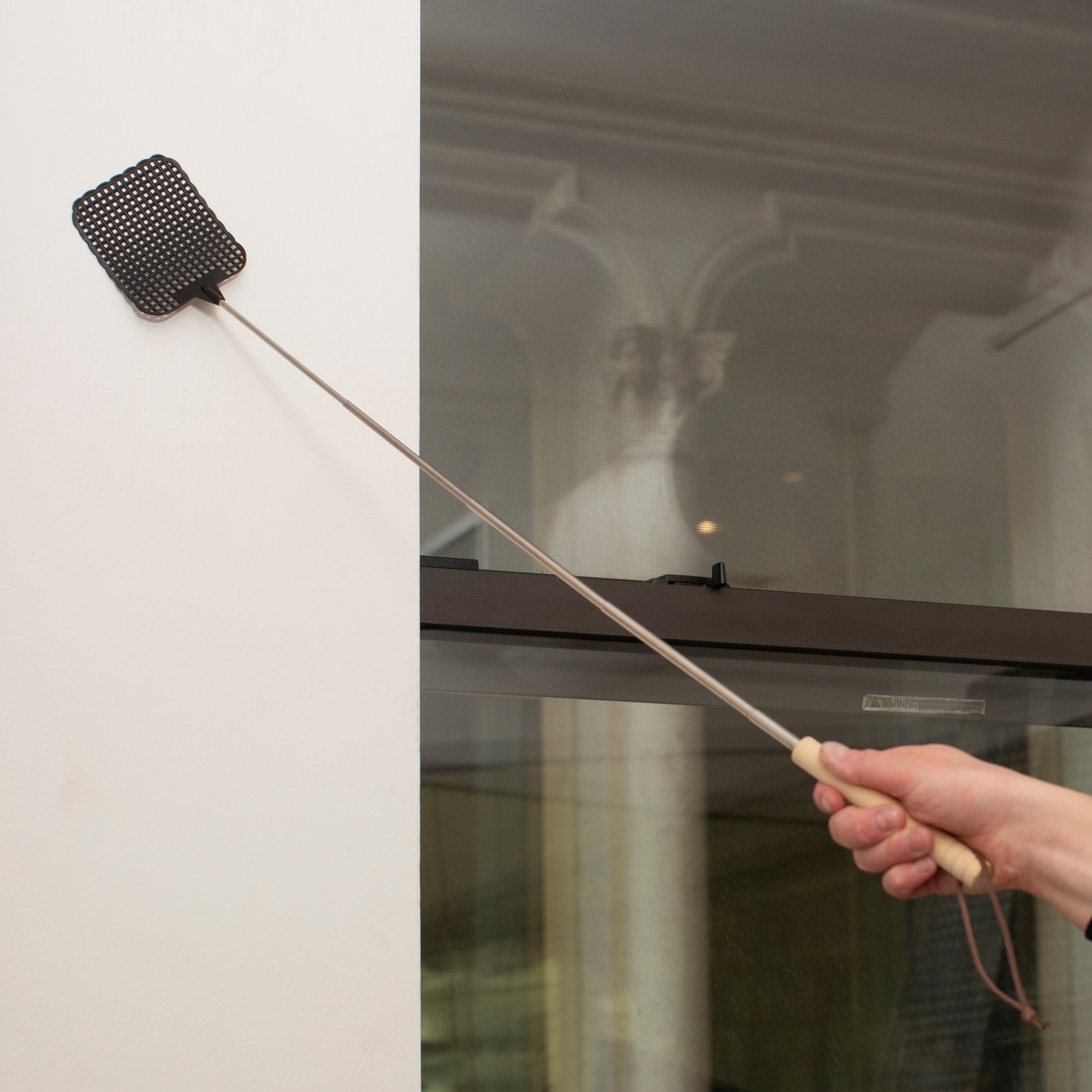 Extendable Telescopic Fly Swatter - Adjustable Length Bug Zapper for Indoor & Outdoor Use - Perfect for Home, Patio, and Camping