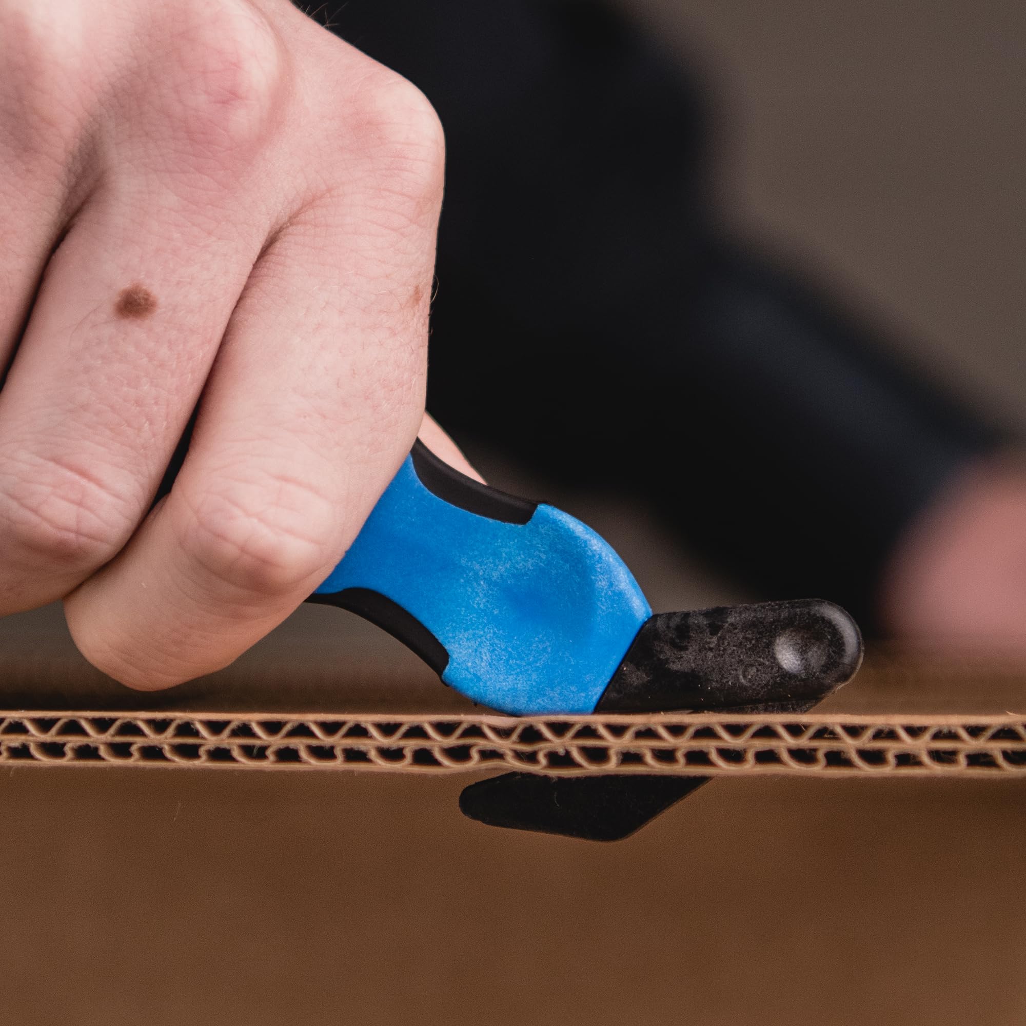 Klever XChange Box Cutter - 10 Pack Heavy Duty Utility Knife with Wide Cut Head & Ergonomic Soft Grip Handle - Ideal for Cutting Boxes, Packages, Film, Tape & Thick Materials (Blue, KCJ-XC-30B) - Perfect for Warehouse, Shipping, Retail & Home Use