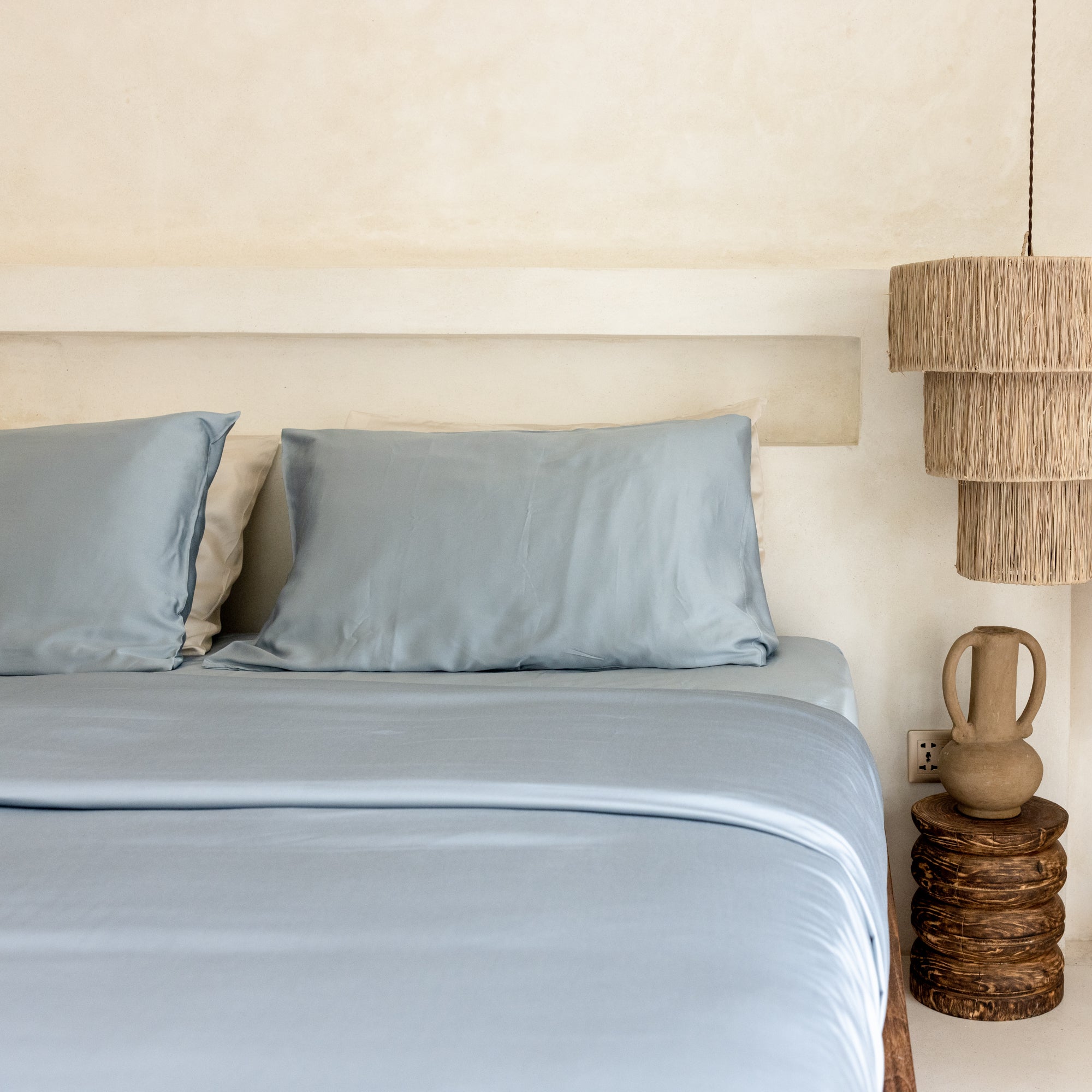 Premium Mulberry Silk Pillowcase & Bamboo Sheets Set - Ultra Soft, Breathable & Hypoallergenic Bedding for Luxurious Sleep - Perfect for Hot Sleepers, Sensitive Skin & Eco-Friendly Home Decor