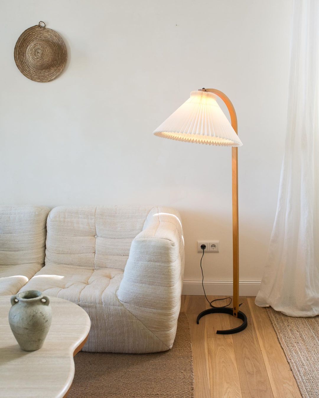 Modern Caprani Floor Lamp - Adjustable LED Standing Light for Living Room, Bedroom & Office - Warm White & Cool White Dimmable Lighting - Perfect for Reading, Relaxing & Decor