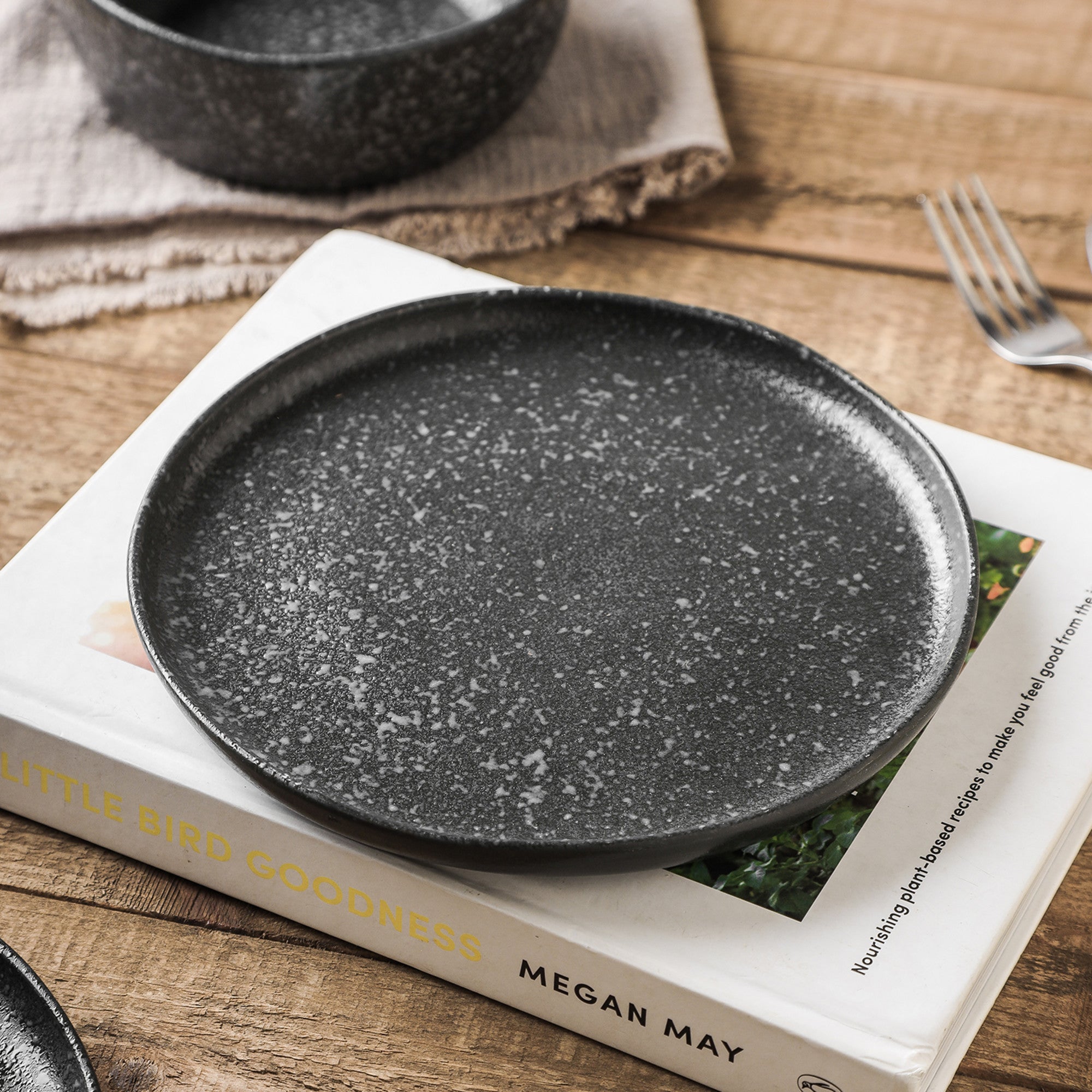 Tom Stoneware Salad Plate - Black & White Reflection Design - Perfect for Dinner Parties, Picnics & Everyday Use