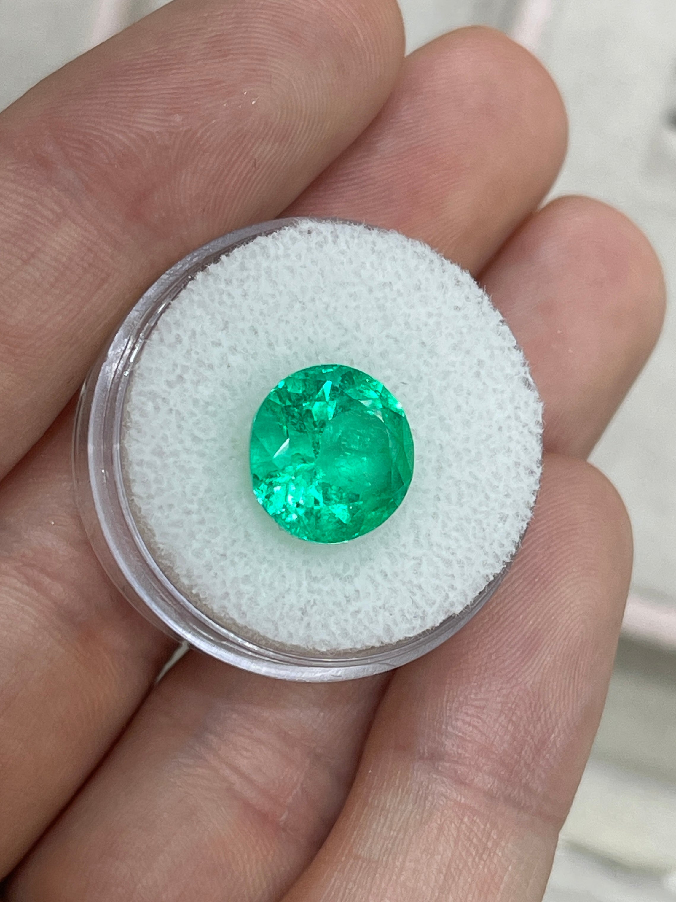 5.48 Carat Natural Colombian Emerald - 11.3x11.3mm Round Vivid Green Gemstone for Jewelry Making, Engagement Rings & Luxury Gifts