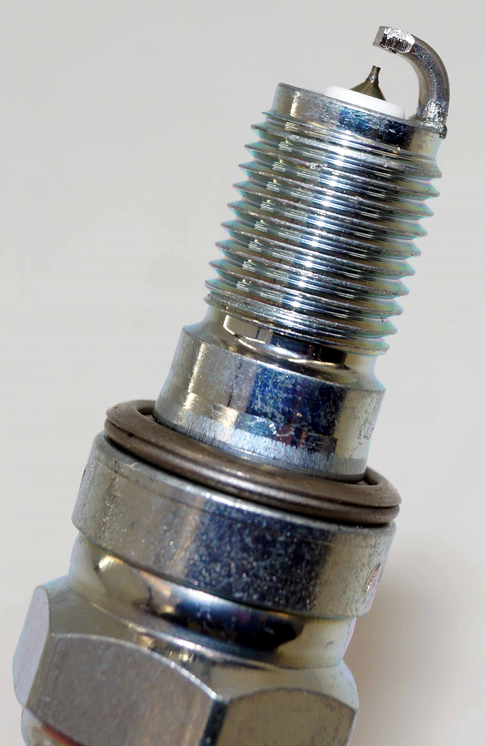 NGK (5766) IMR9C-9HES Spark Plug - Pack of 4 | High Performance Ignition Plug for Cars, Trucks & Motorcycles | Perfect for Daily Commuting, Off-Roading & Racing