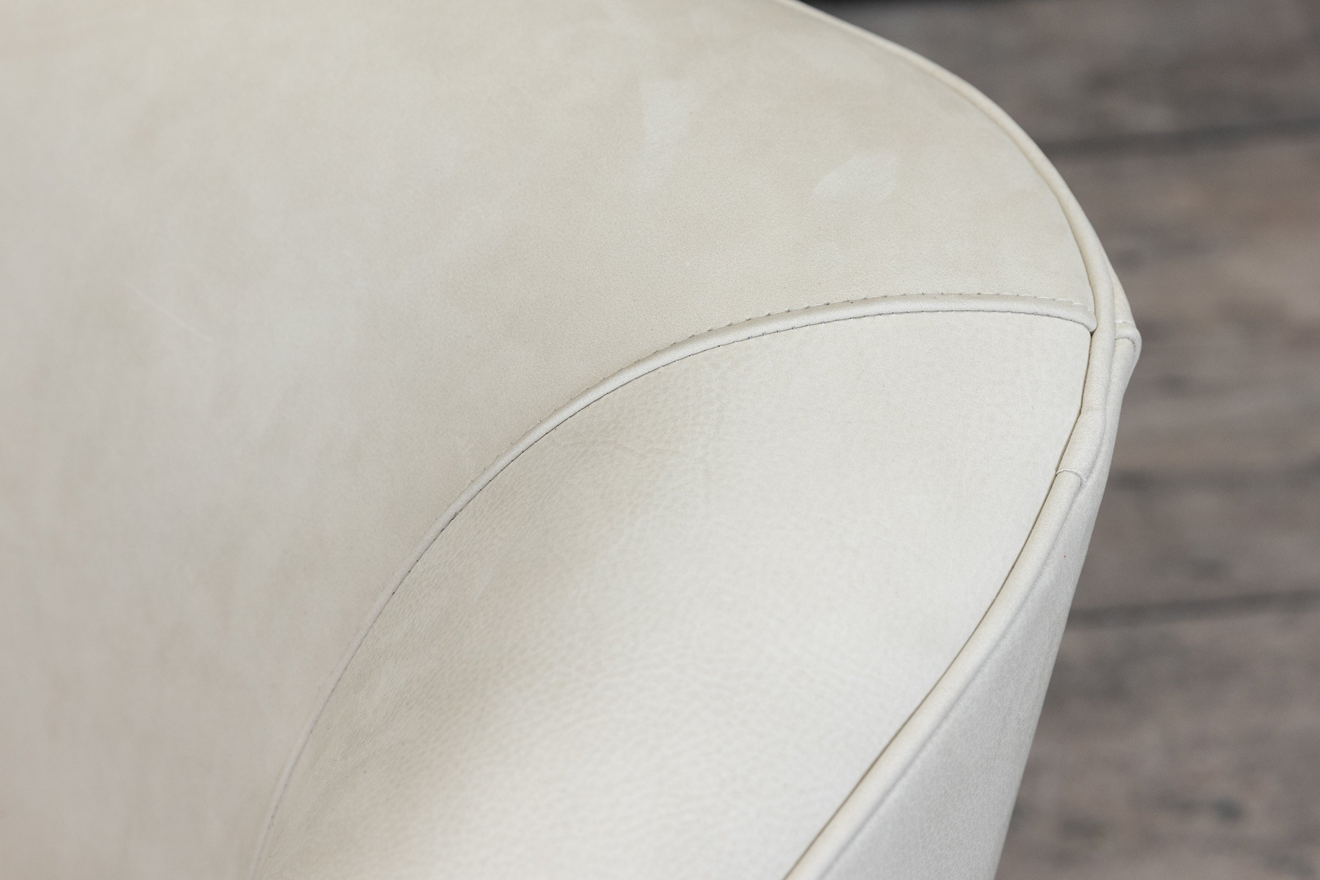 Stylish Bomber Tub Chair - Modern Accent Chair for Living Room, Bedroom & Office - Perfect for Relaxing, Reading & Decorating