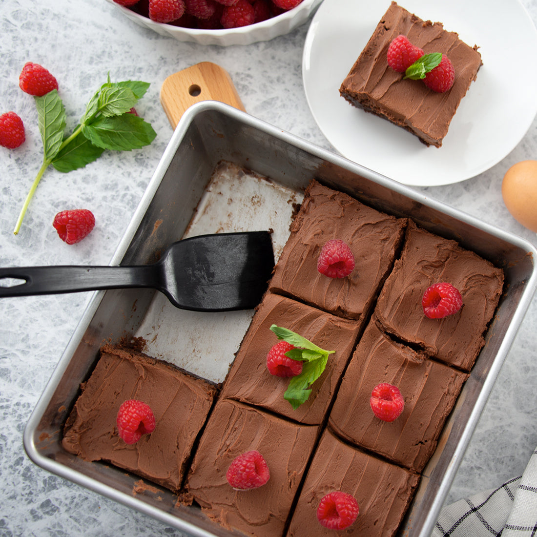 Non-Stick Square Baking Pan - 8x8 Inch Perfect for Brownies, Cakes & Bars | Oven Safe & Easy Clean | Ideal for Home Baking & Party Desserts