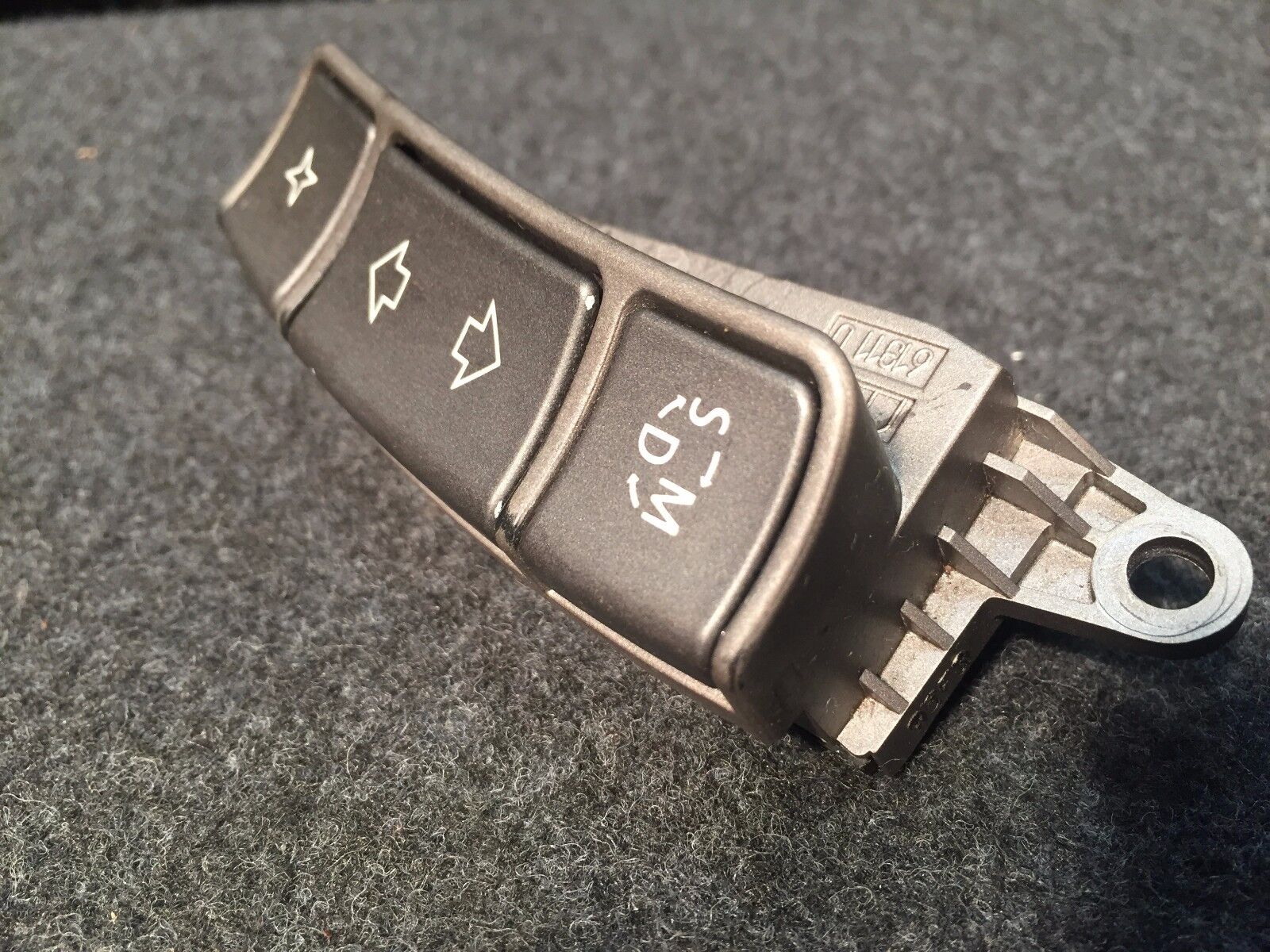 Original BMW 745i 745li E65 E66 Right Steering Wheel Control Switch OEM 6911586 - Perfect for 2002-2005 Models - Upgrade Your Driving Experience