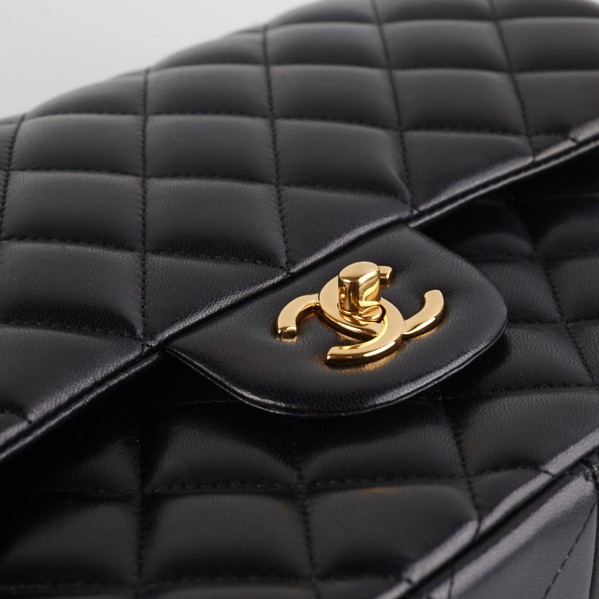 Chanel Quilted Jumbo Flap Bag in Black Lambskin Leather - Luxury Designer Handbag for Women, Perfect for Evening Events & Special Occasions