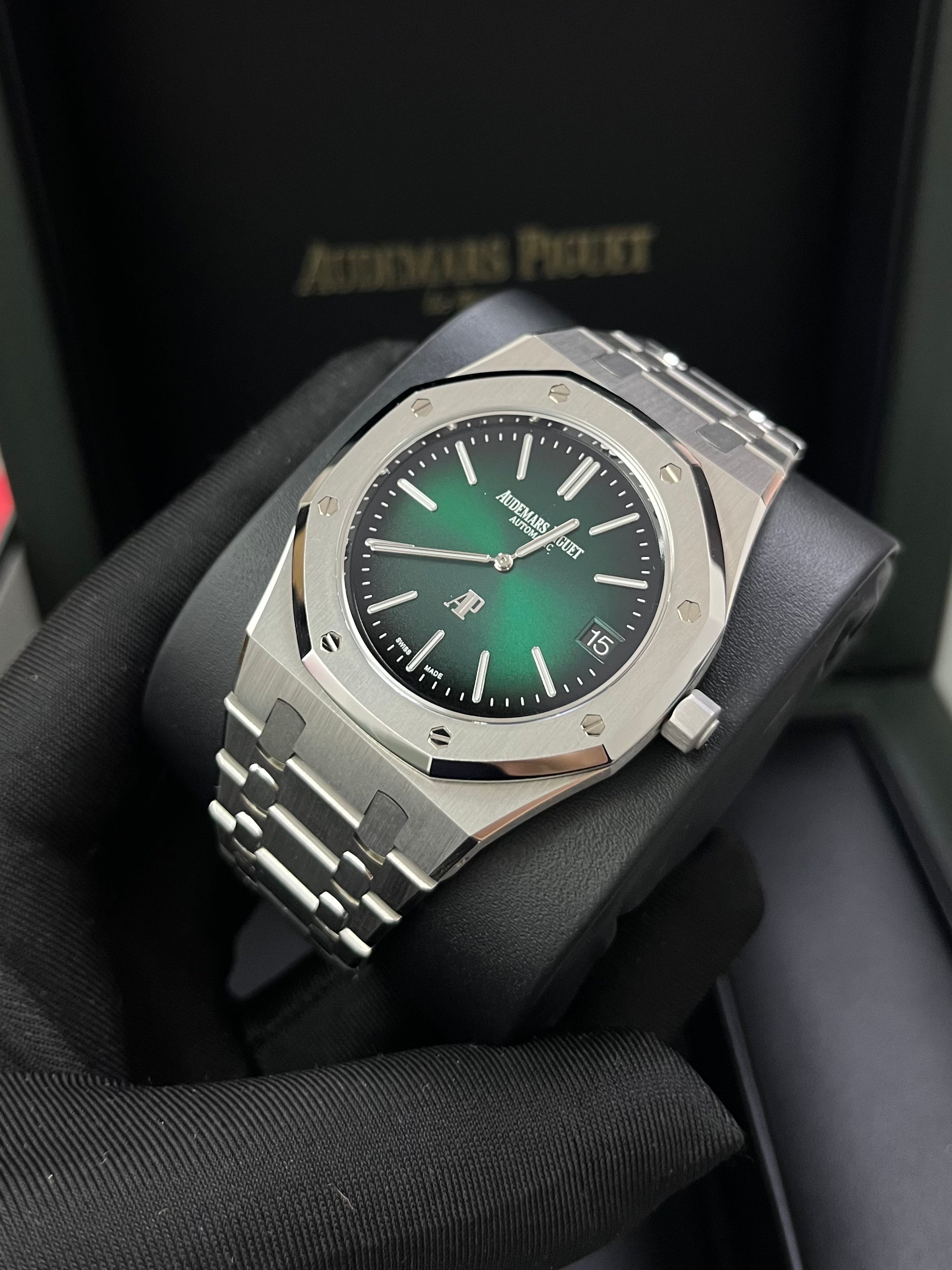 Audemars Piguet Royal Oak Jumbo Extra Thin 15202PT.OO.1240PT.01 Platinum Men's Watch - Luxury Dress Watch for Business & Formal Occasions