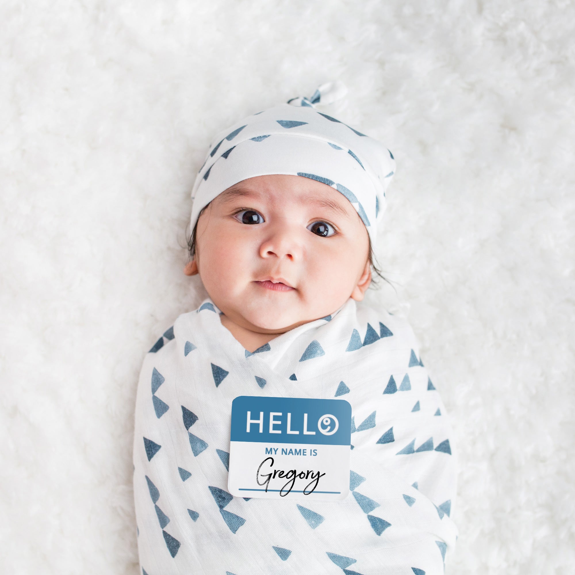 Lulujo Hello World Baby Blanket & Knitted Hat Set - Soft Newborn Photography Props for Boys Girls - Perfect for Newborn Photo Shoots, Baby Showers, and Nursery Decor